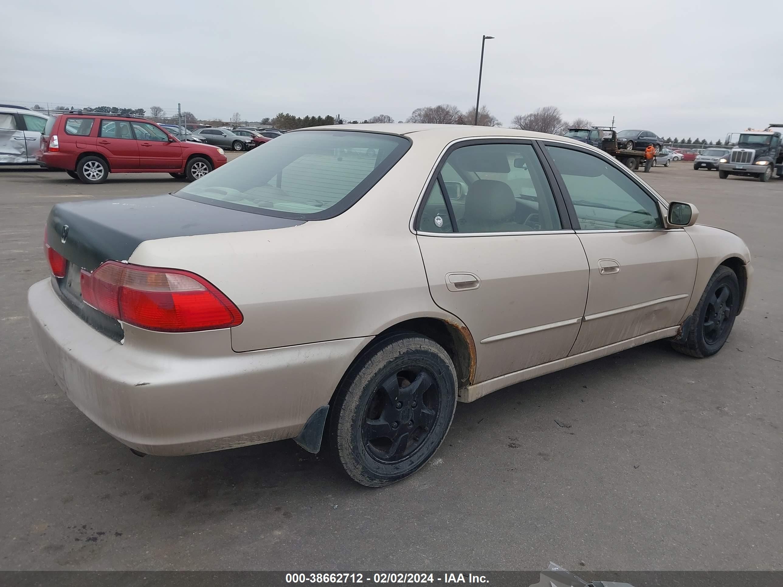 Photo 3 VIN: 1HGCG5569YA055346 - HONDA ACCORD 