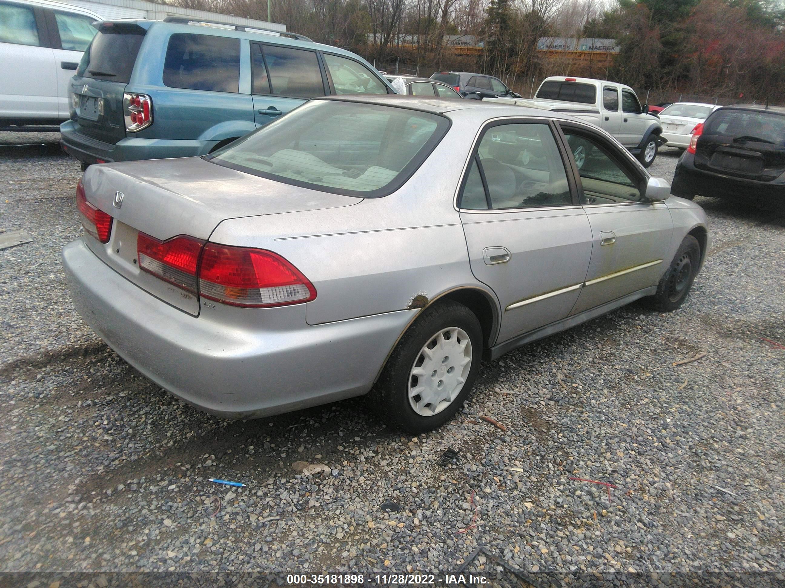 Photo 3 VIN: 1HGCG56401A110284 - HONDA ACCORD 