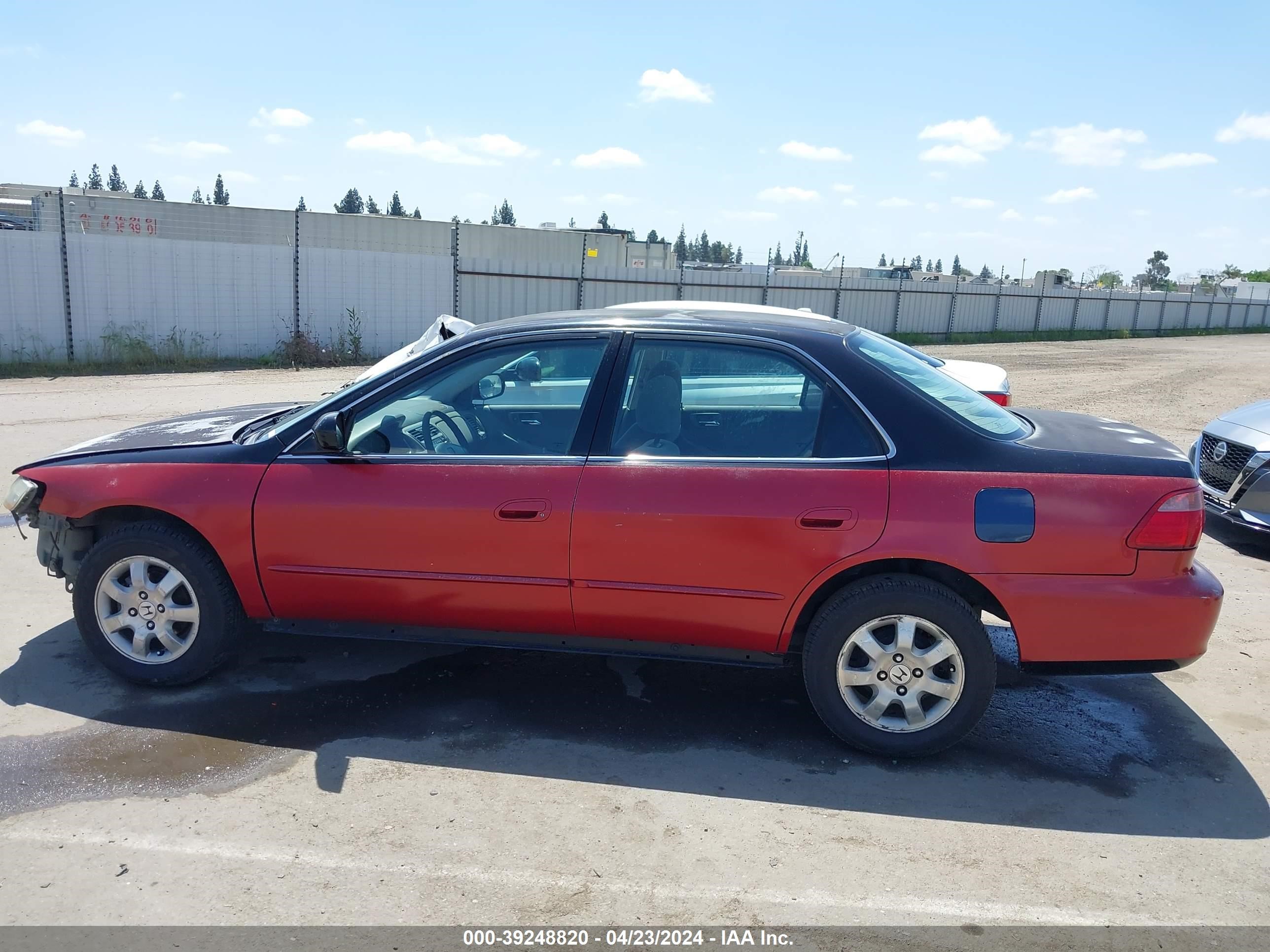 Photo 13 VIN: 1HGCG5640WA019961 - HONDA ACCORD 