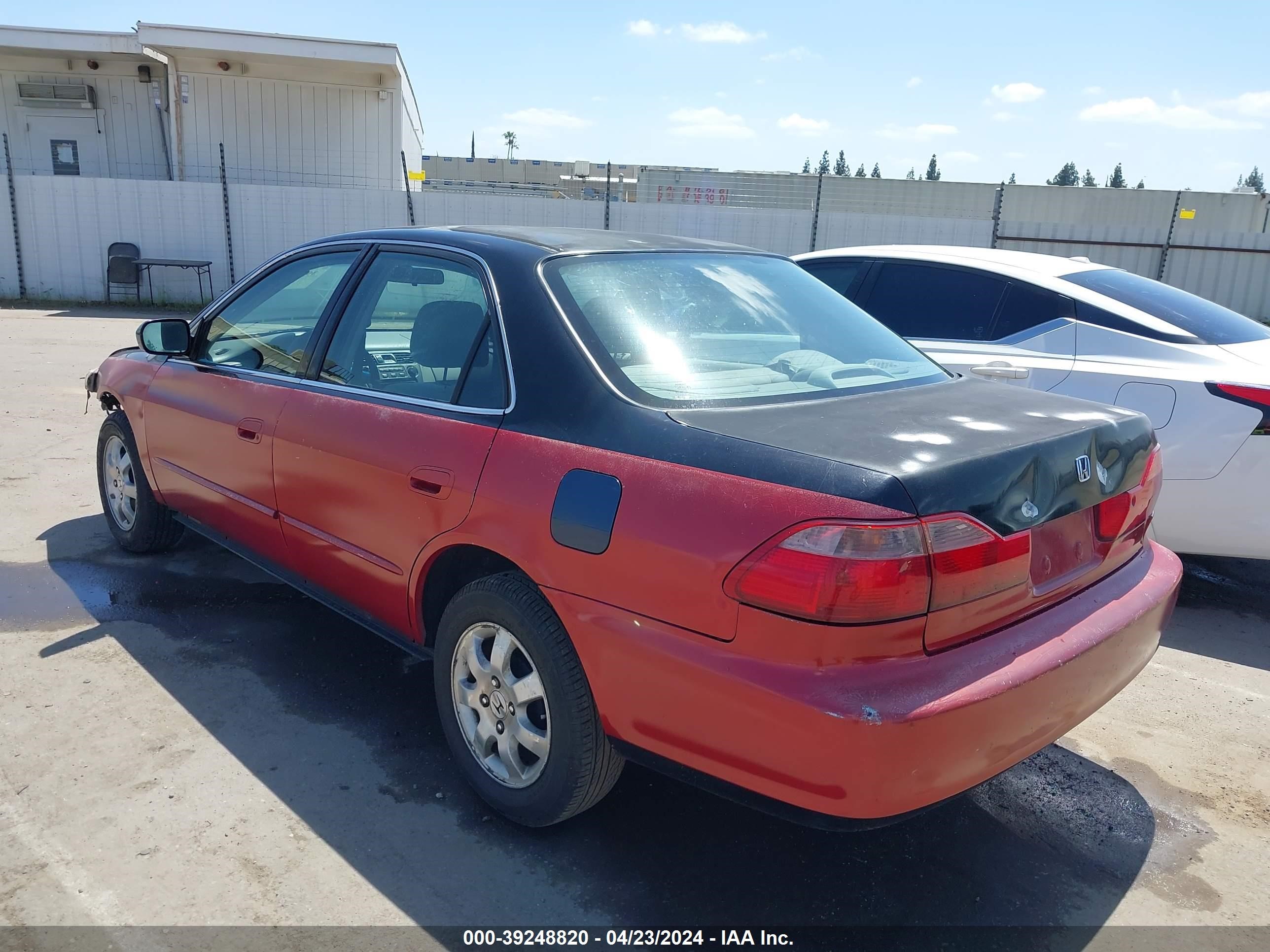 Photo 2 VIN: 1HGCG5640WA019961 - HONDA ACCORD 