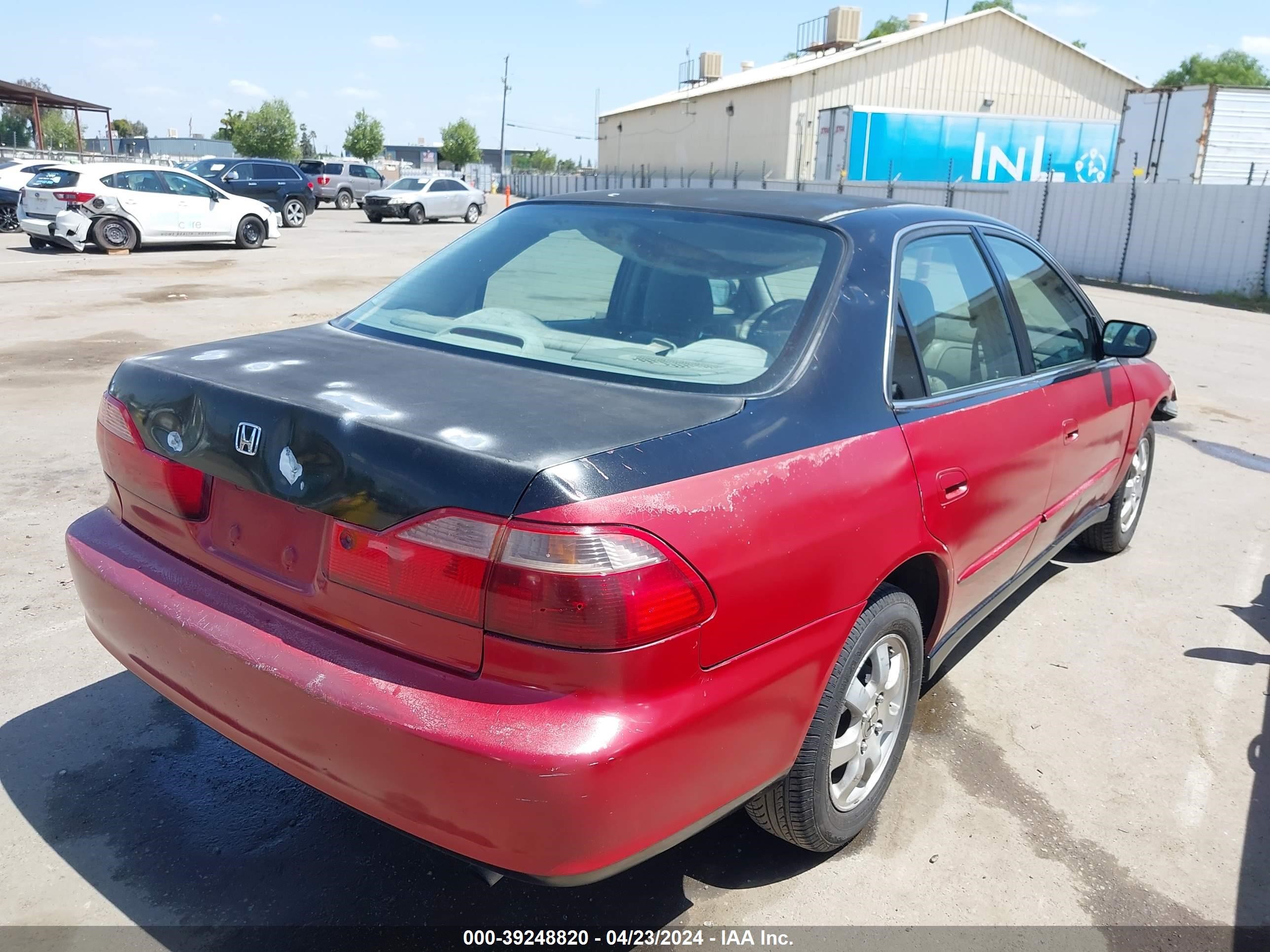 Photo 3 VIN: 1HGCG5640WA019961 - HONDA ACCORD 