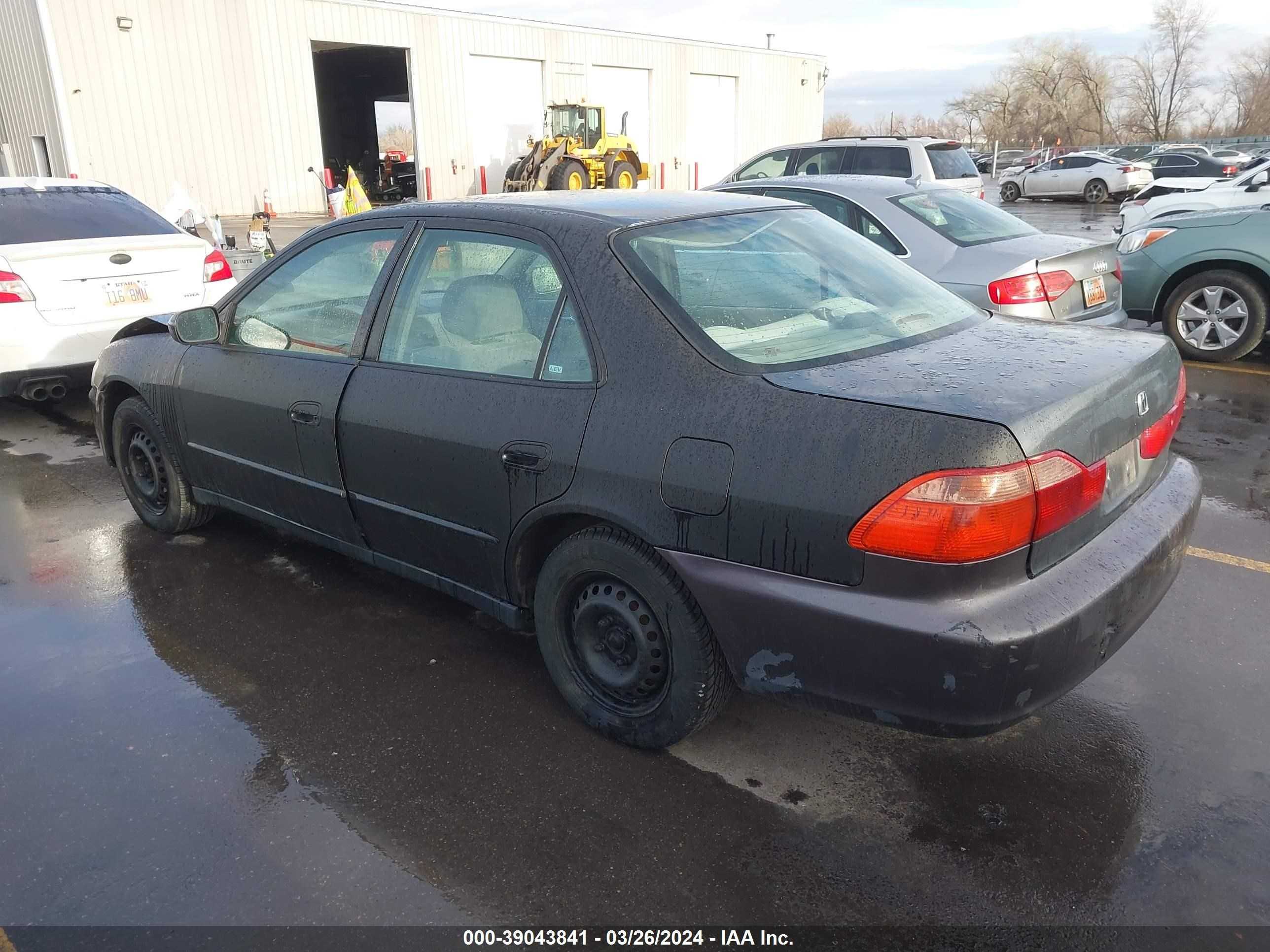 Photo 2 VIN: 1HGCG5640WA080890 - HONDA ACCORD 