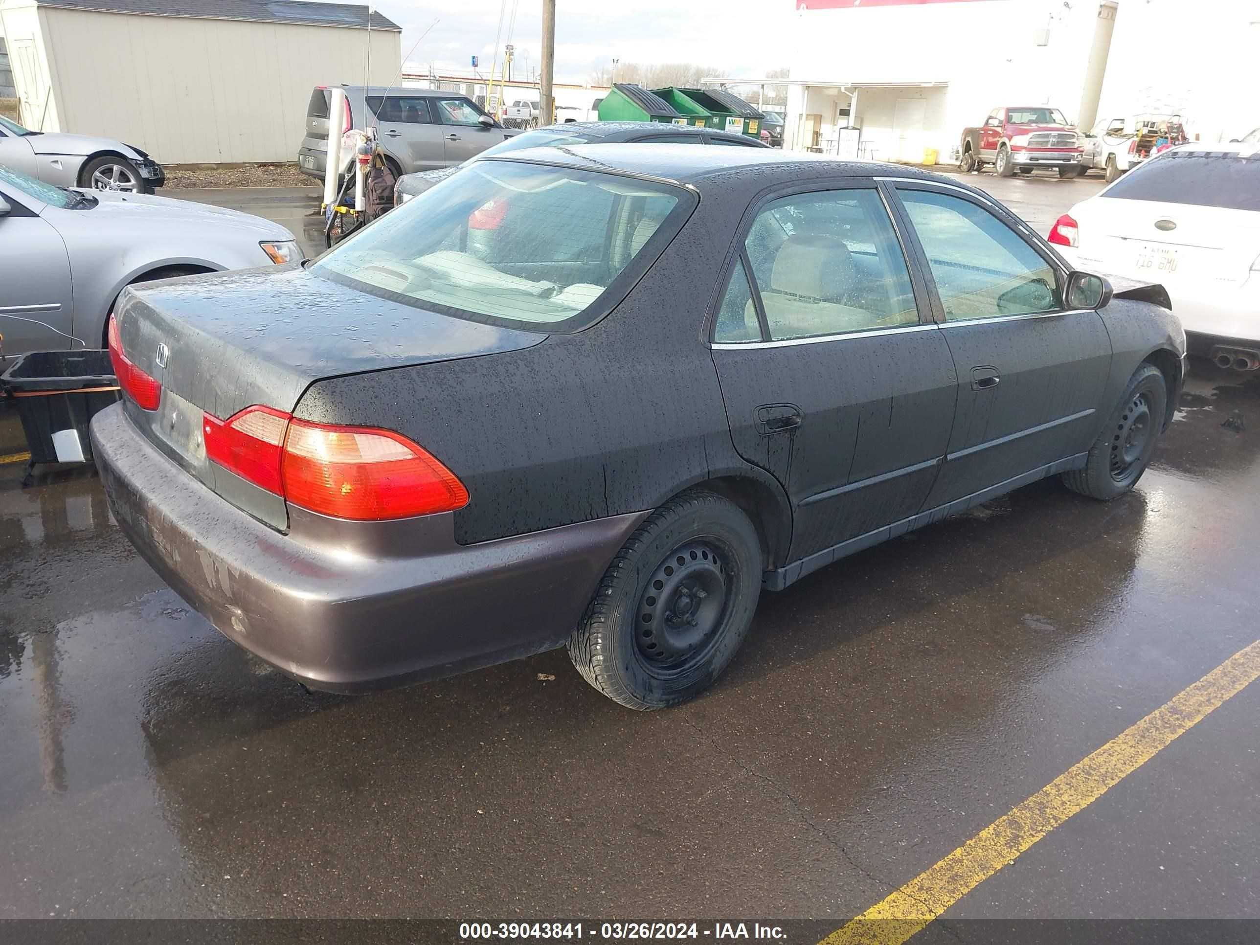 Photo 3 VIN: 1HGCG5640WA080890 - HONDA ACCORD 