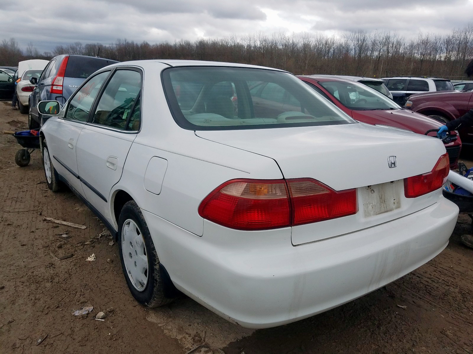 Photo 2 VIN: 1HGCG5640YA133946 - HONDA ACCORD LX 