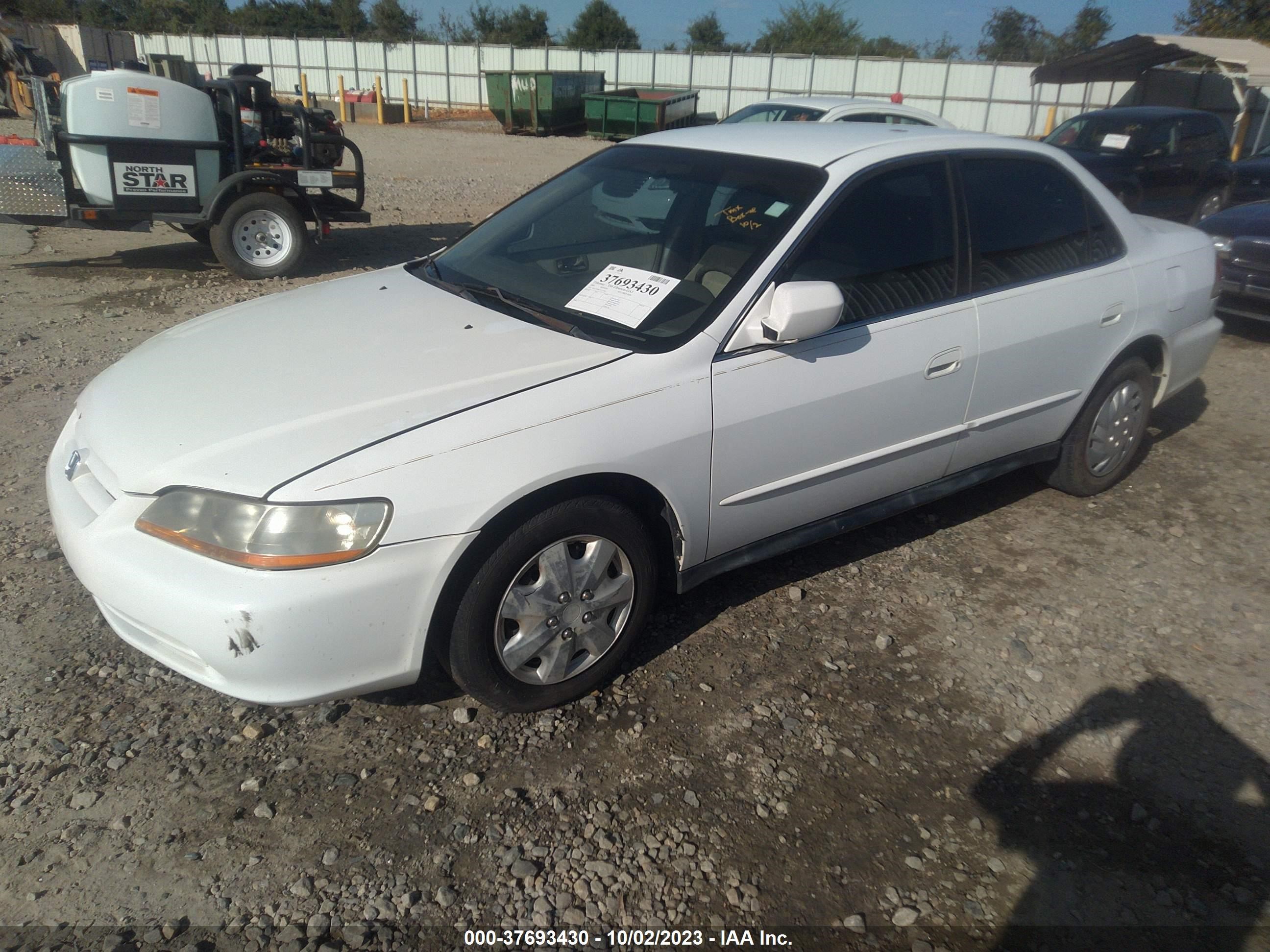 Photo 1 VIN: 1HGCG56412A121800 - HONDA ACCORD 