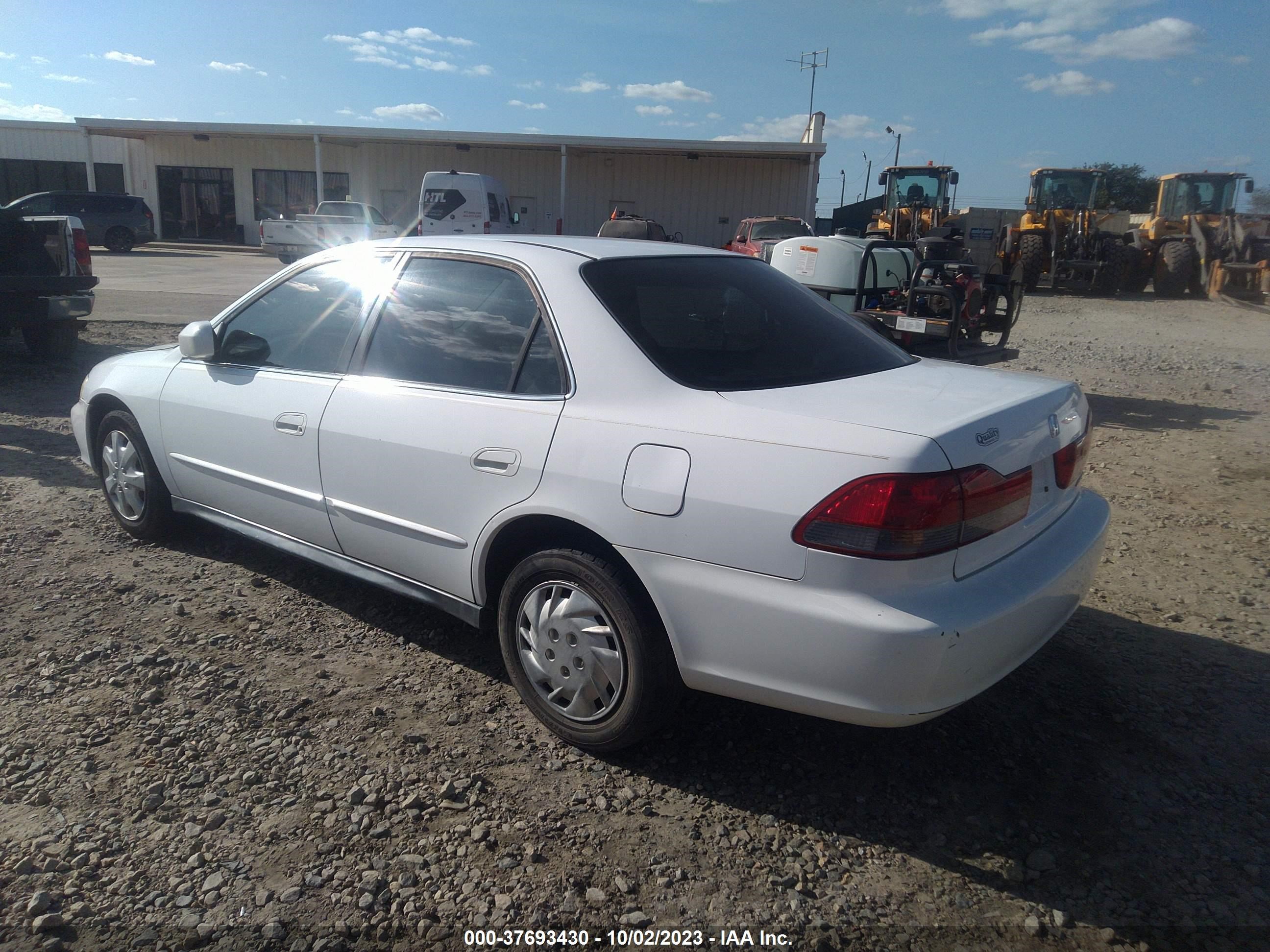 Photo 2 VIN: 1HGCG56412A121800 - HONDA ACCORD 