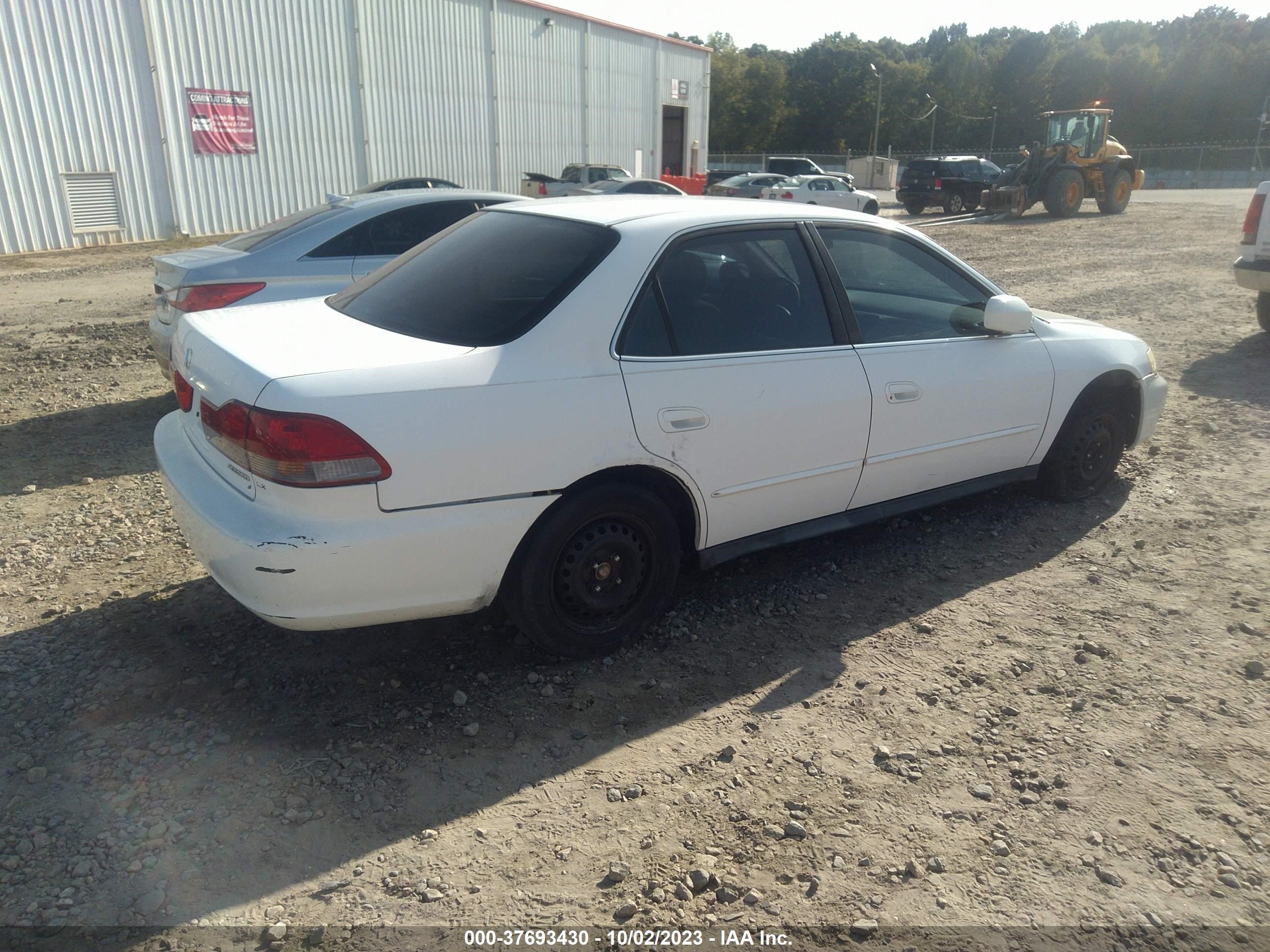 Photo 3 VIN: 1HGCG56412A121800 - HONDA ACCORD 