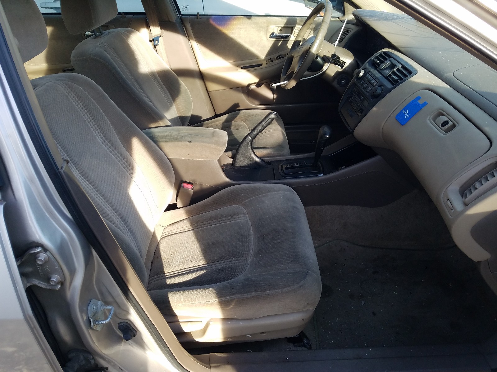 Photo 4 VIN: 1HGCG5641XA159986 - HONDA ACCORD LX 