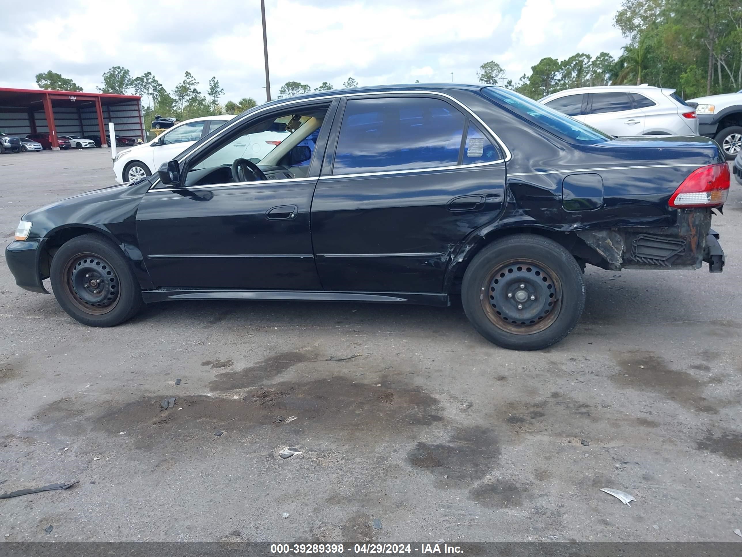 Photo 13 VIN: 1HGCG56422A003898 - HONDA ACCORD 