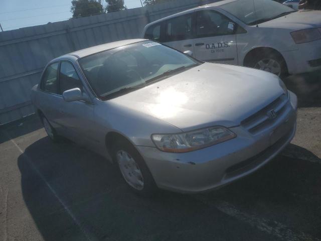 Photo 3 VIN: 1HGCG5643WA153153 - HONDA ACCORD 