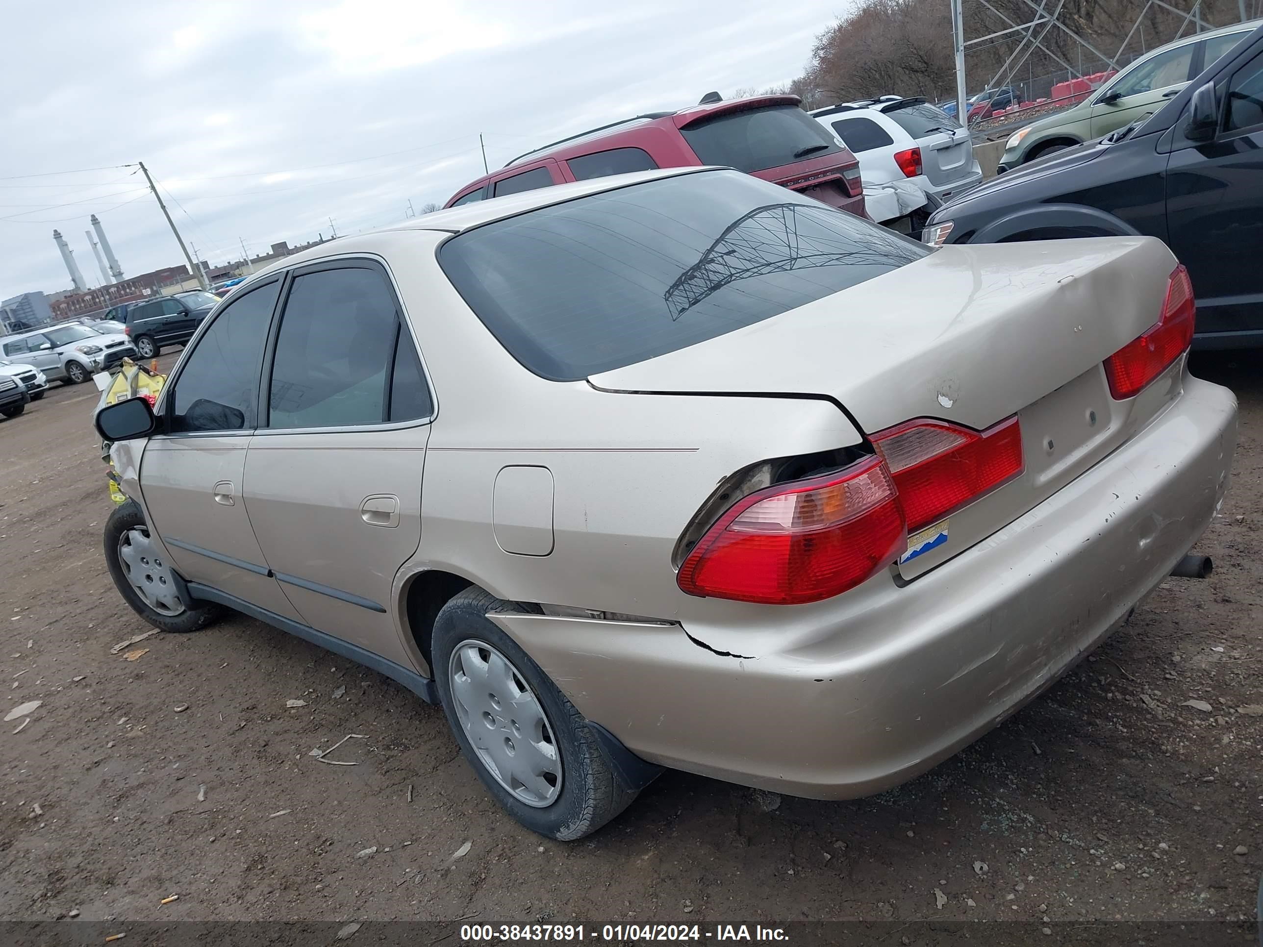 Photo 2 VIN: 1HGCG5644YA016970 - HONDA ACCORD 