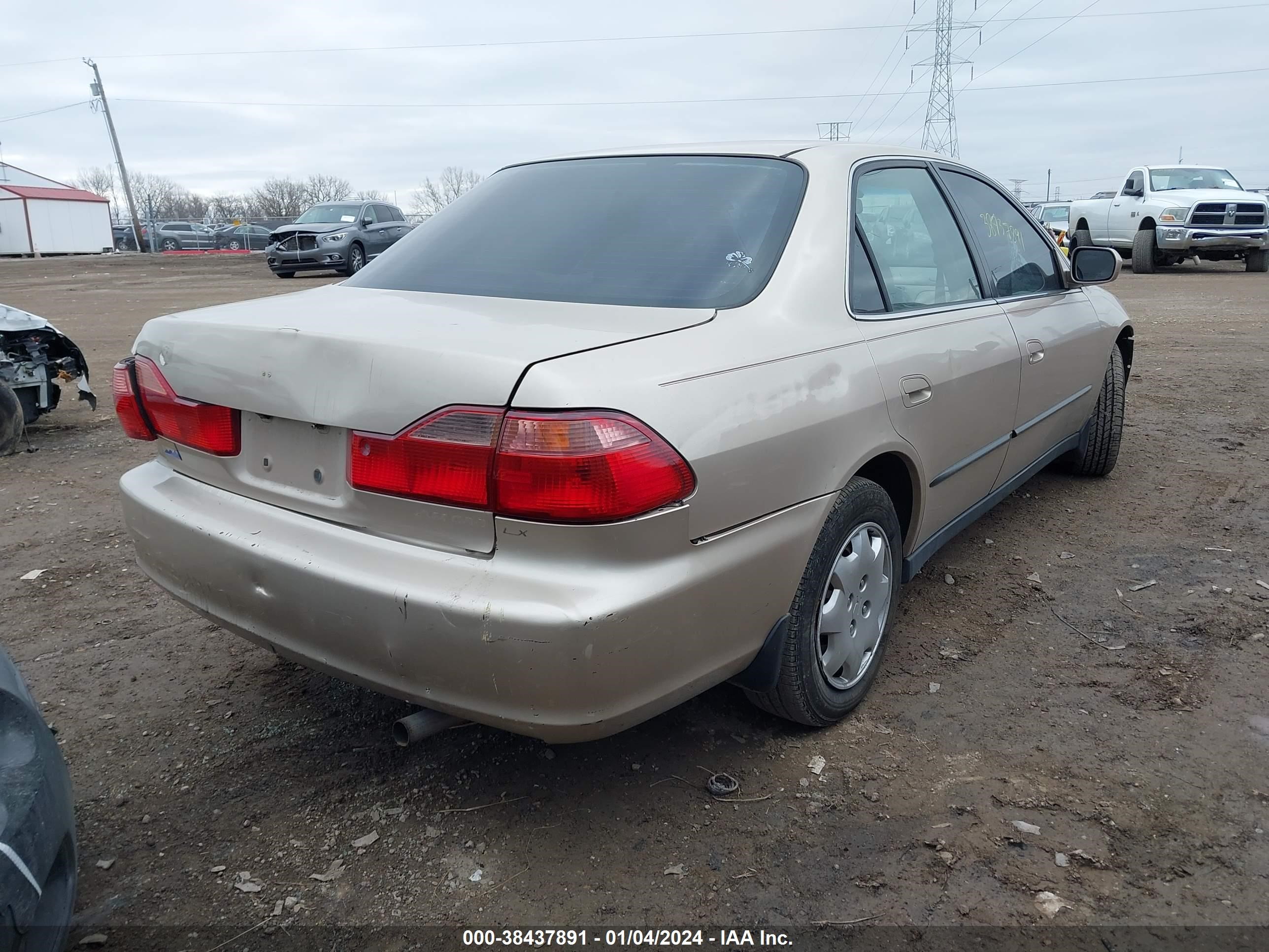 Photo 3 VIN: 1HGCG5644YA016970 - HONDA ACCORD 