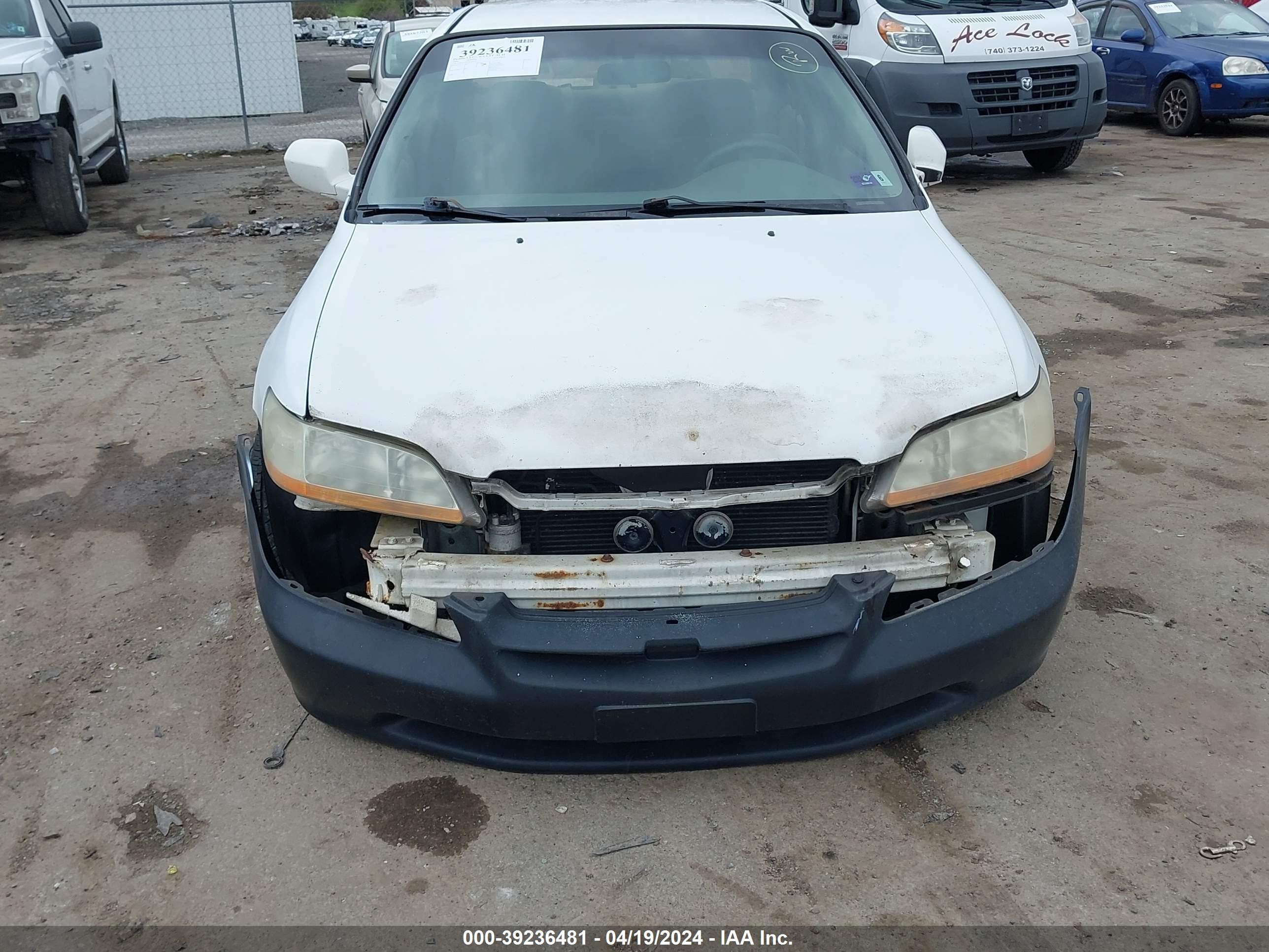 Photo 5 VIN: 1HGCG5644YA053257 - HONDA ACCORD 