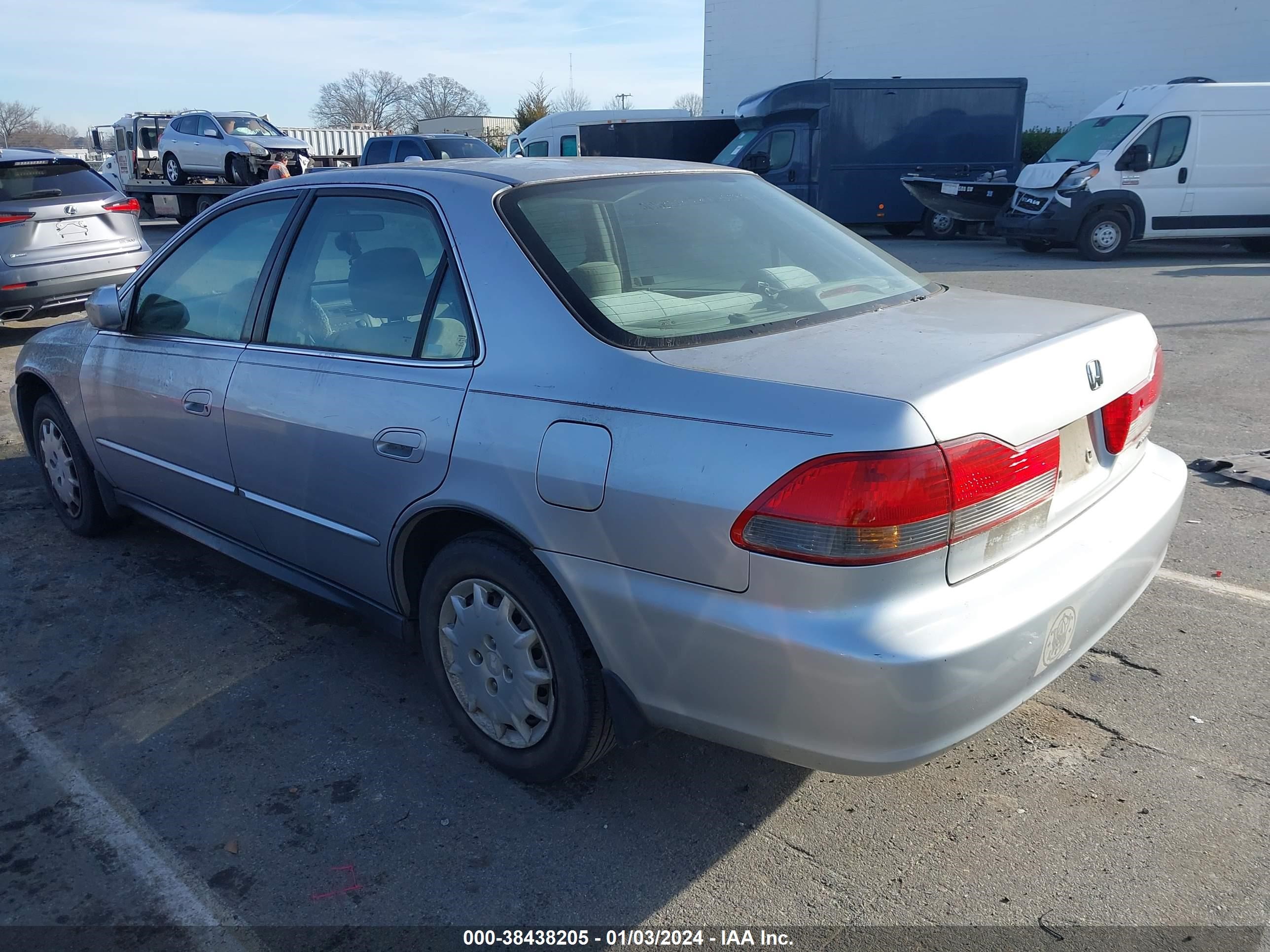 Photo 2 VIN: 1HGCG56451A043925 - HONDA ACCORD 