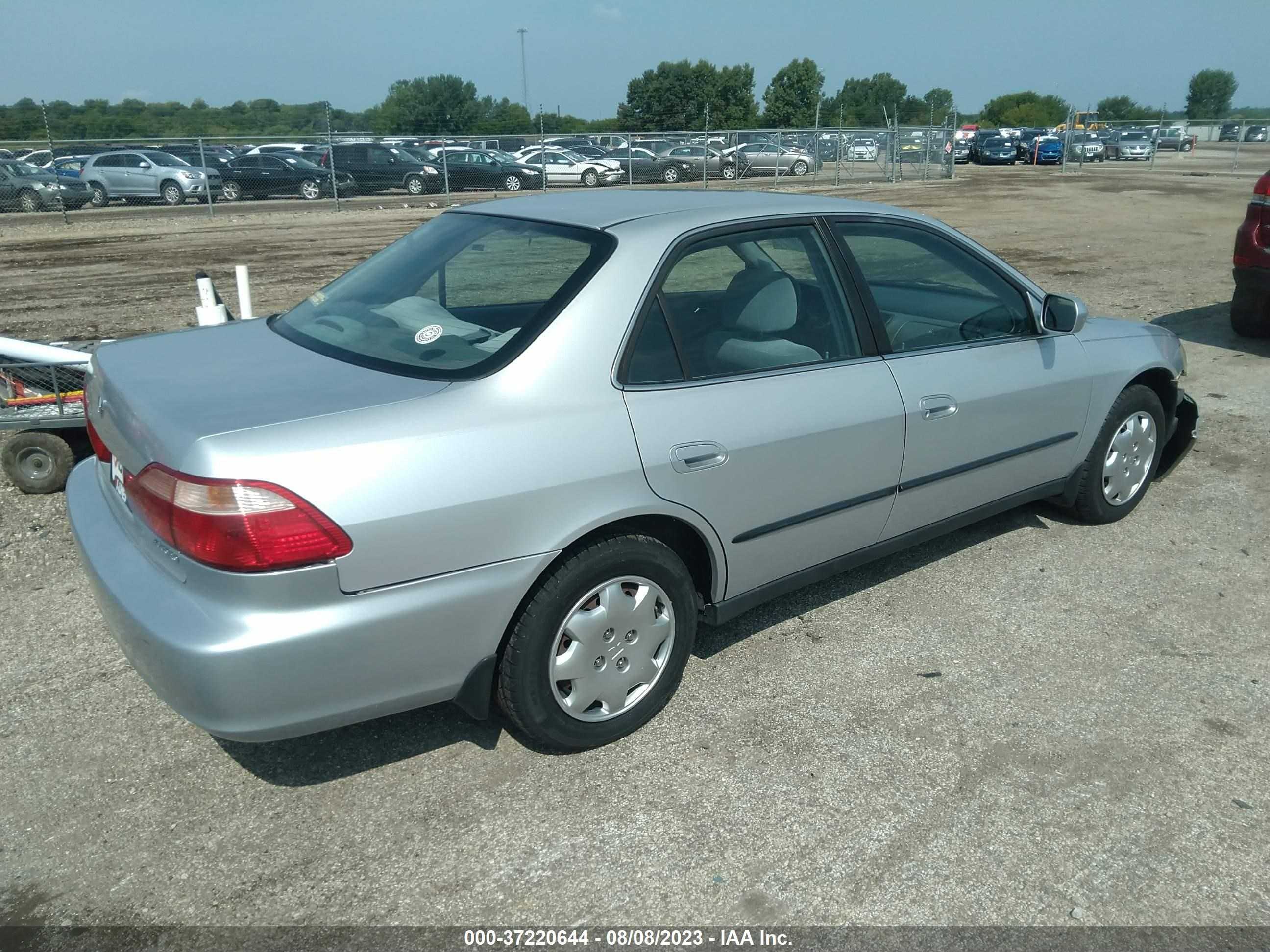 Photo 3 VIN: 1HGCG5645XA071006 - HONDA ACCORD 