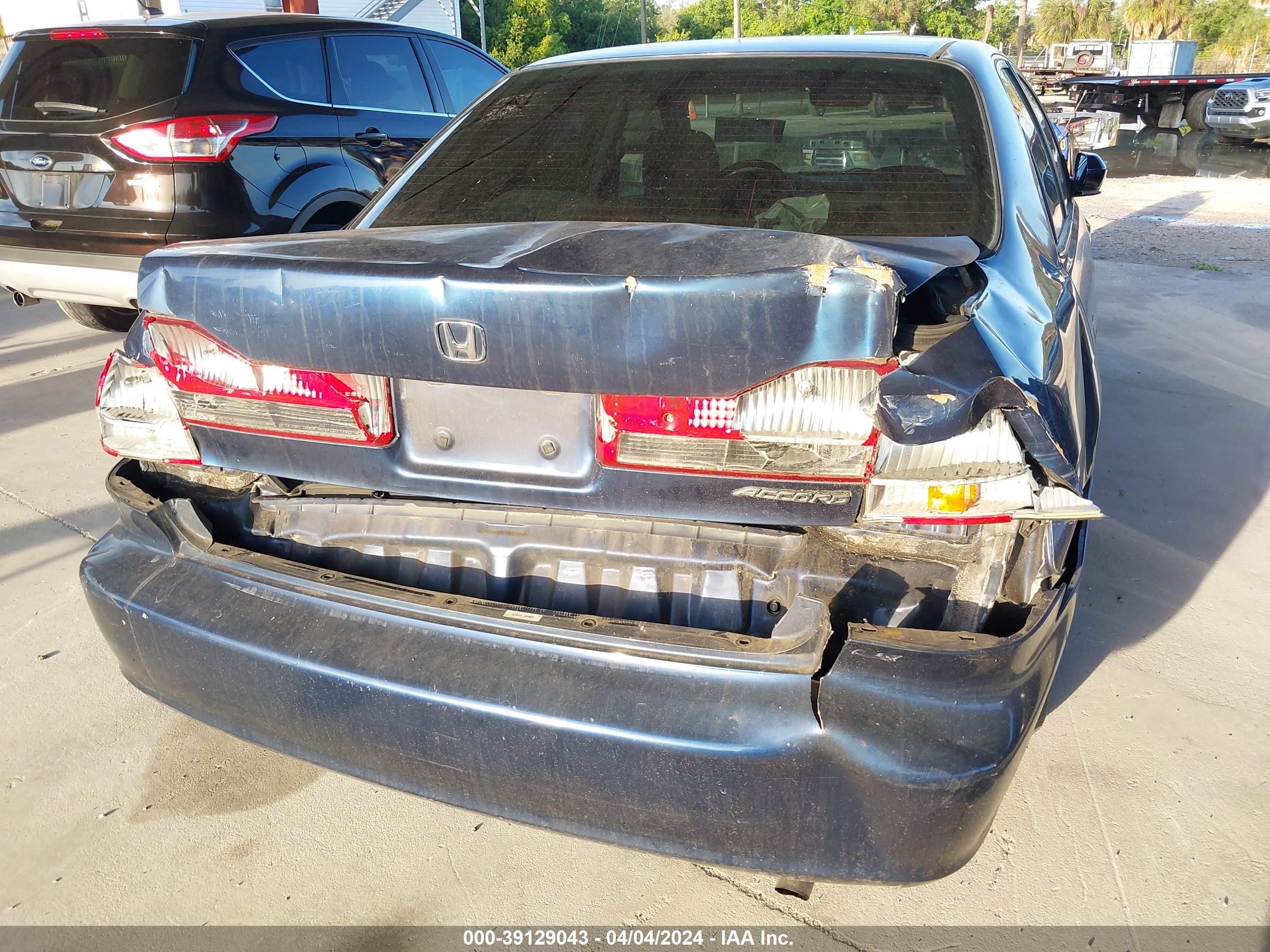 Photo 5 VIN: 1HGCG56461A040886 - HONDA ACCORD 