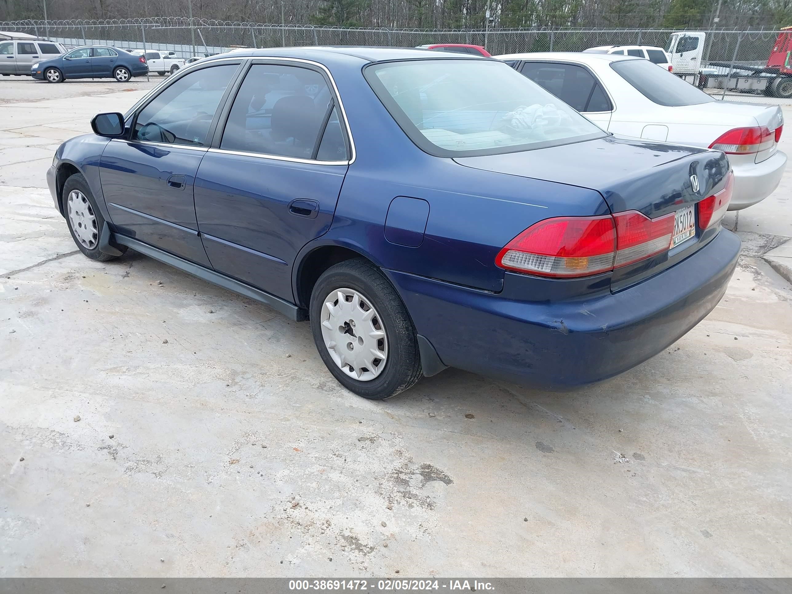 Photo 2 VIN: 1HGCG56462A046270 - HONDA ACCORD 