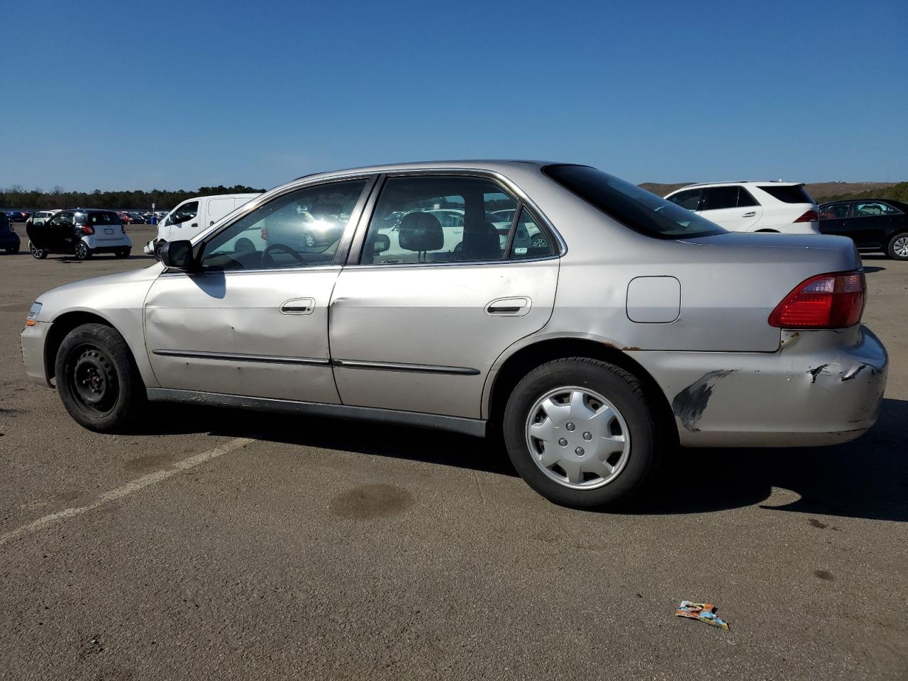 Photo 1 VIN: 1HGCG5646WA010651 - HONDA ACCORD 