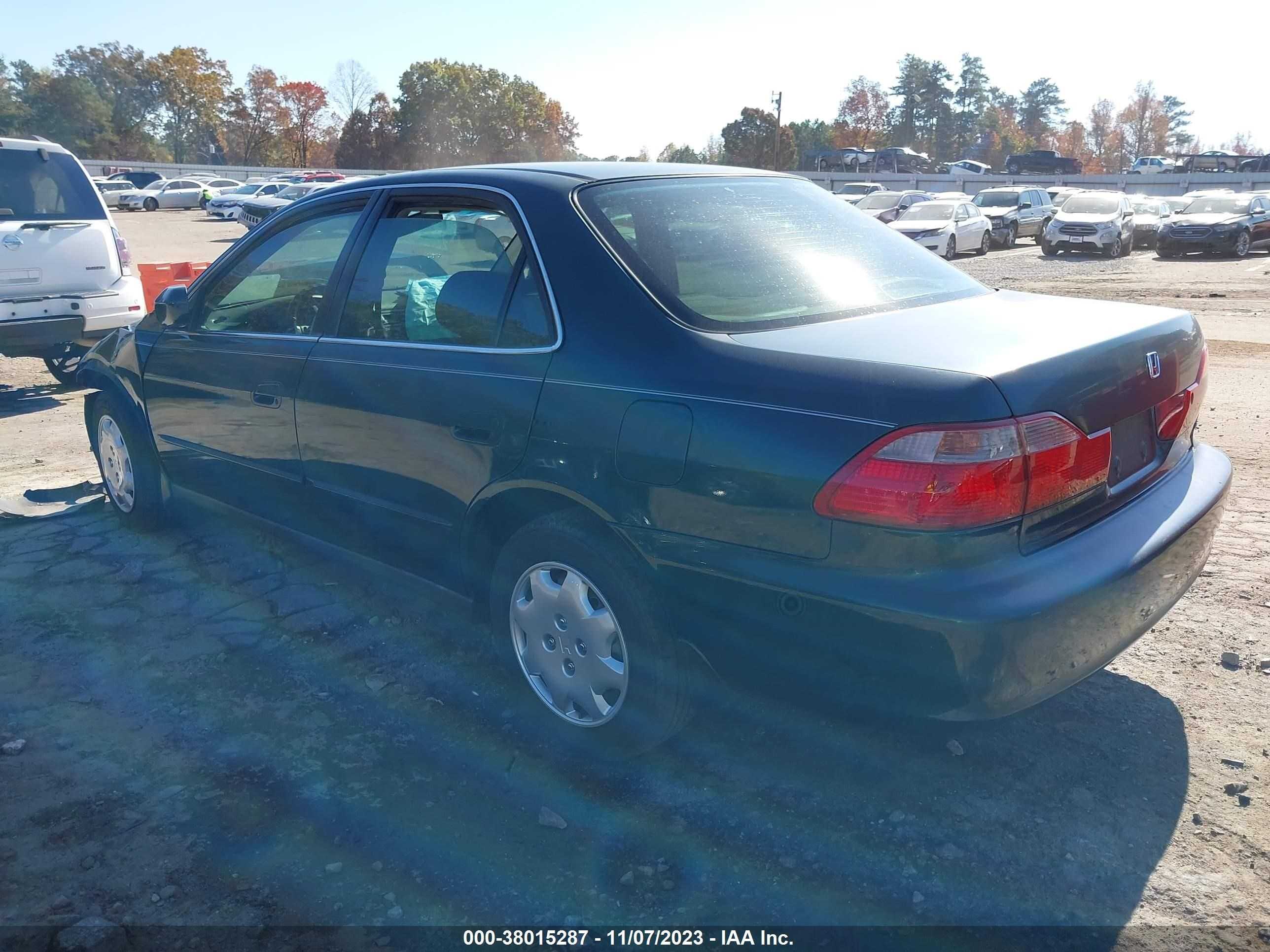 Photo 2 VIN: 1HGCG5646XA162530 - HONDA ACCORD 