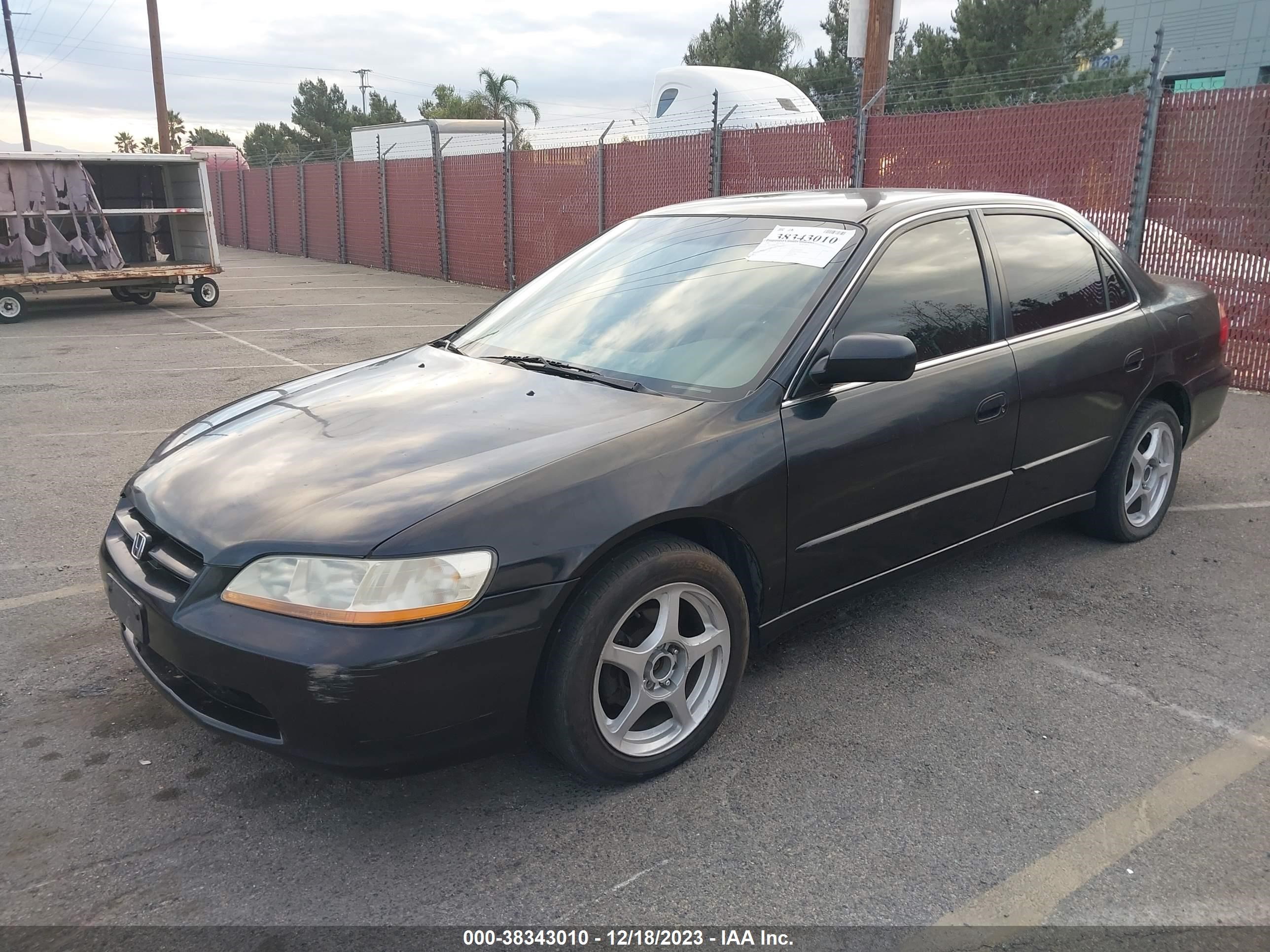 Photo 1 VIN: 1HGCG5647WA030360 - HONDA ACCORD 