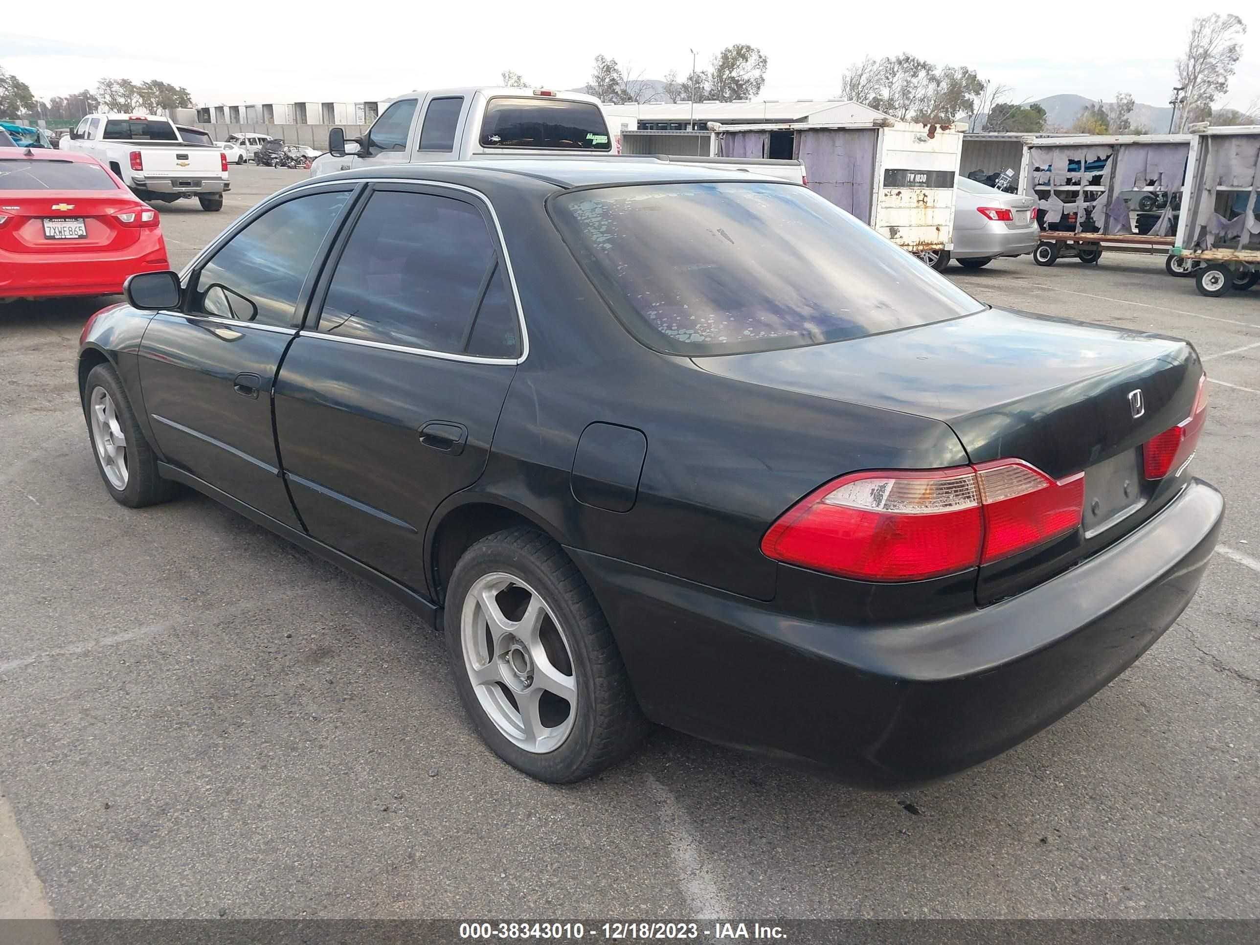 Photo 2 VIN: 1HGCG5647WA030360 - HONDA ACCORD 