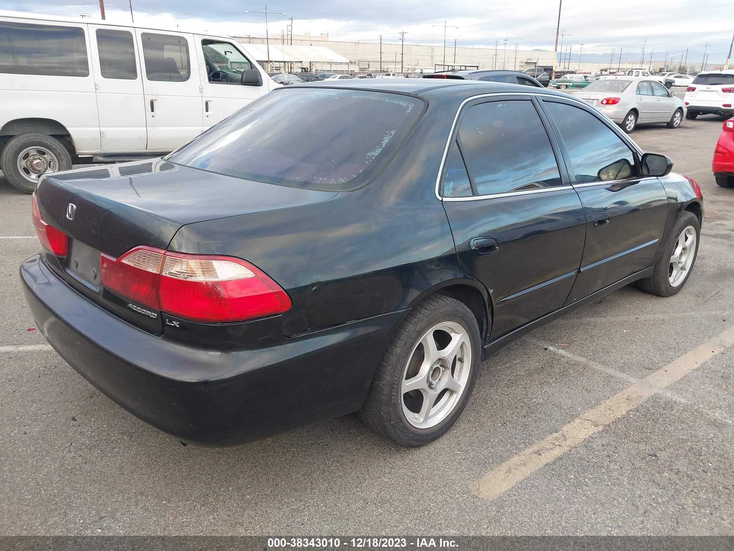 Photo 3 VIN: 1HGCG5647WA030360 - HONDA ACCORD 