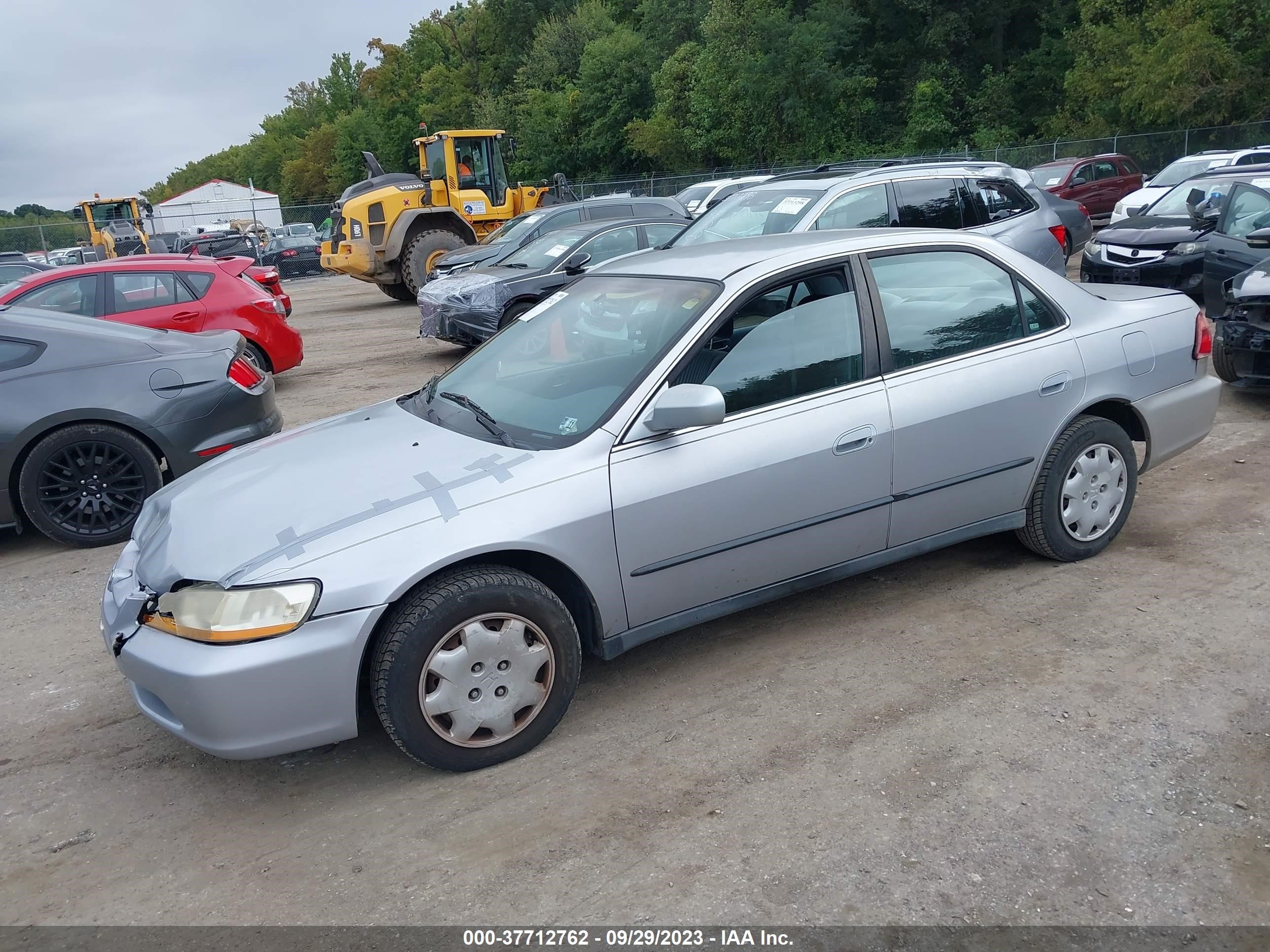 Photo 1 VIN: 1HGCG5647WA111956 - HONDA ACCORD 