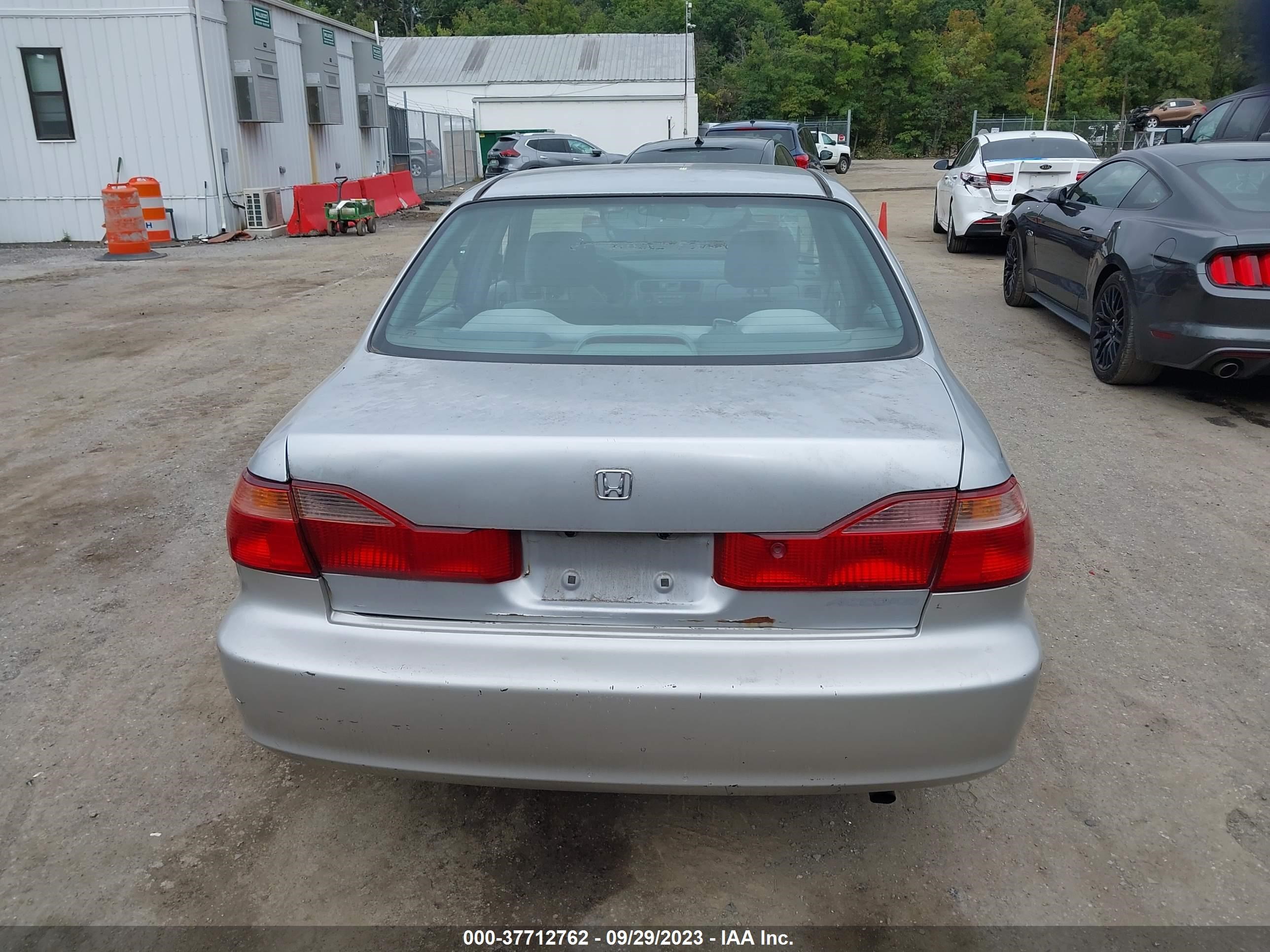 Photo 15 VIN: 1HGCG5647WA111956 - HONDA ACCORD 