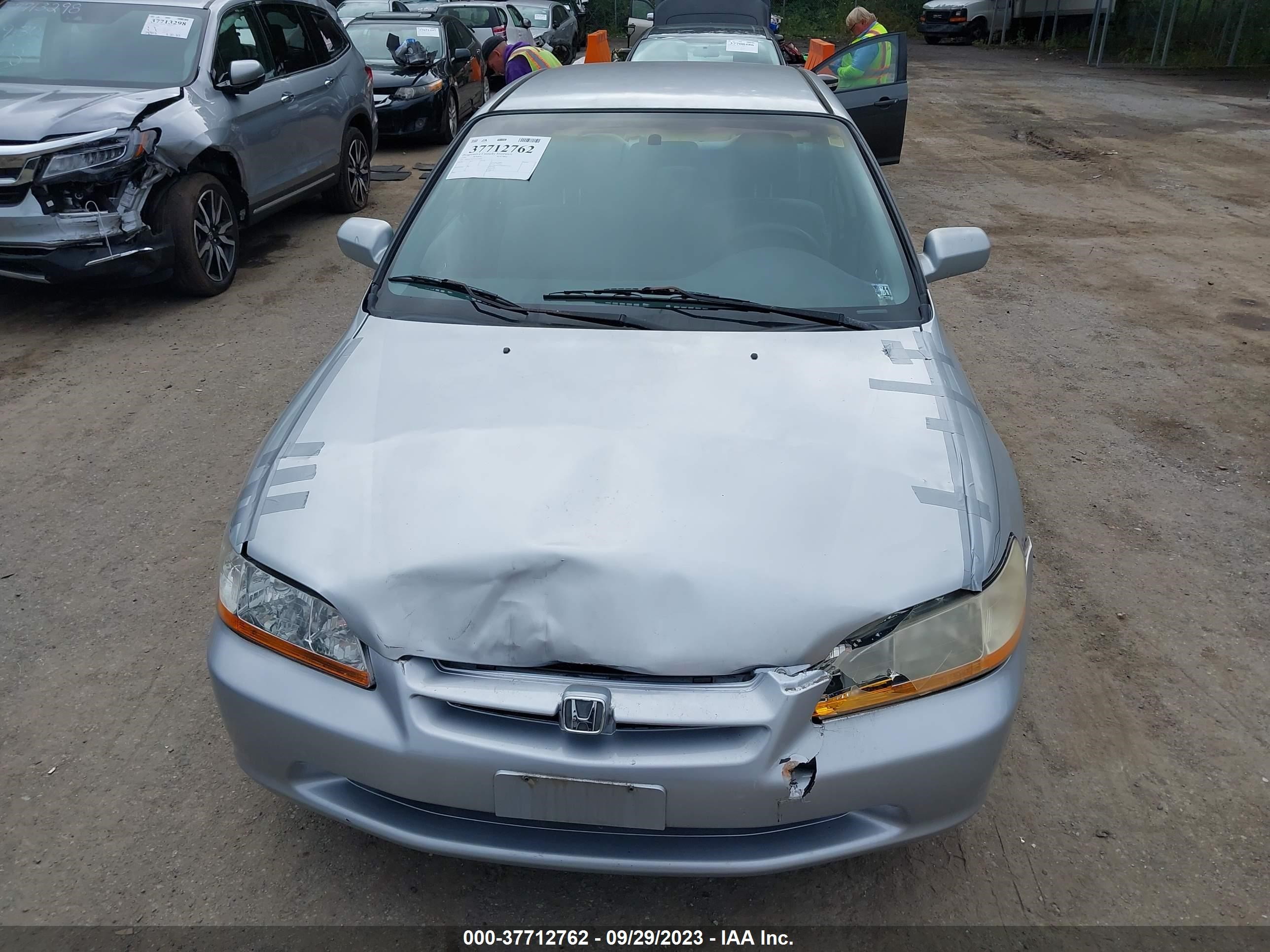 Photo 5 VIN: 1HGCG5647WA111956 - HONDA ACCORD 