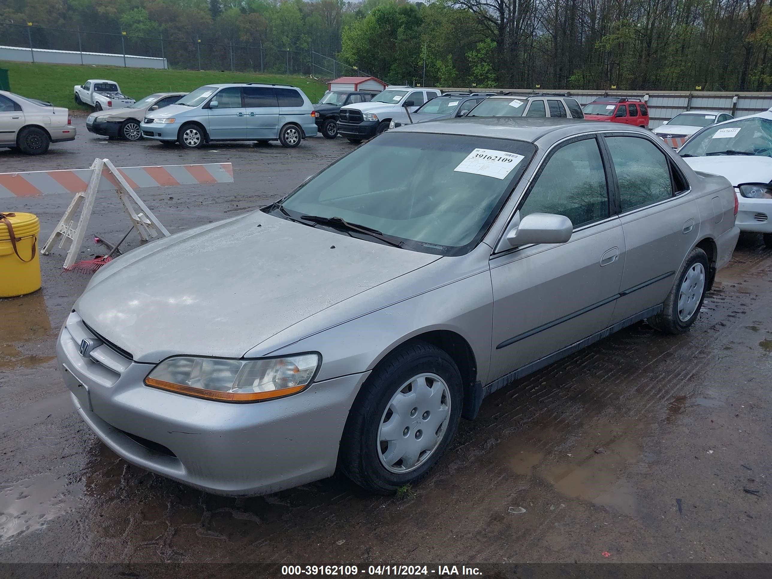 Photo 1 VIN: 1HGCG5648WA010103 - HONDA ACCORD 