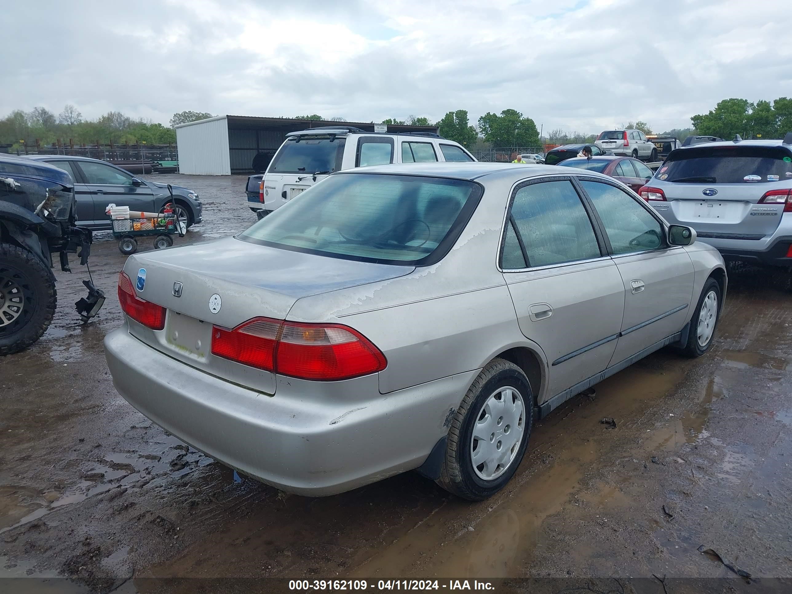 Photo 3 VIN: 1HGCG5648WA010103 - HONDA ACCORD 