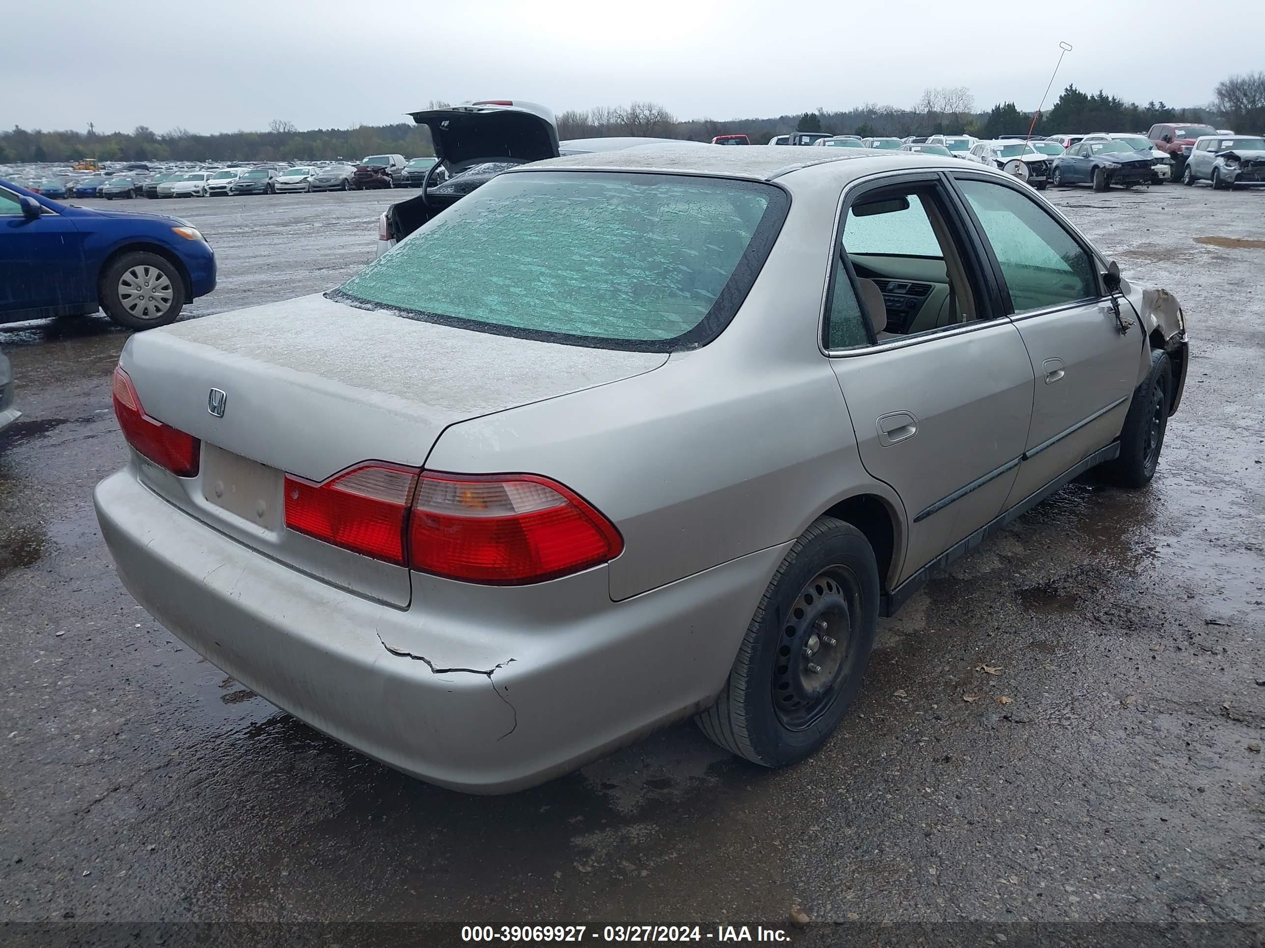 Photo 3 VIN: 1HGCG5649WA009302 - HONDA ACCORD 