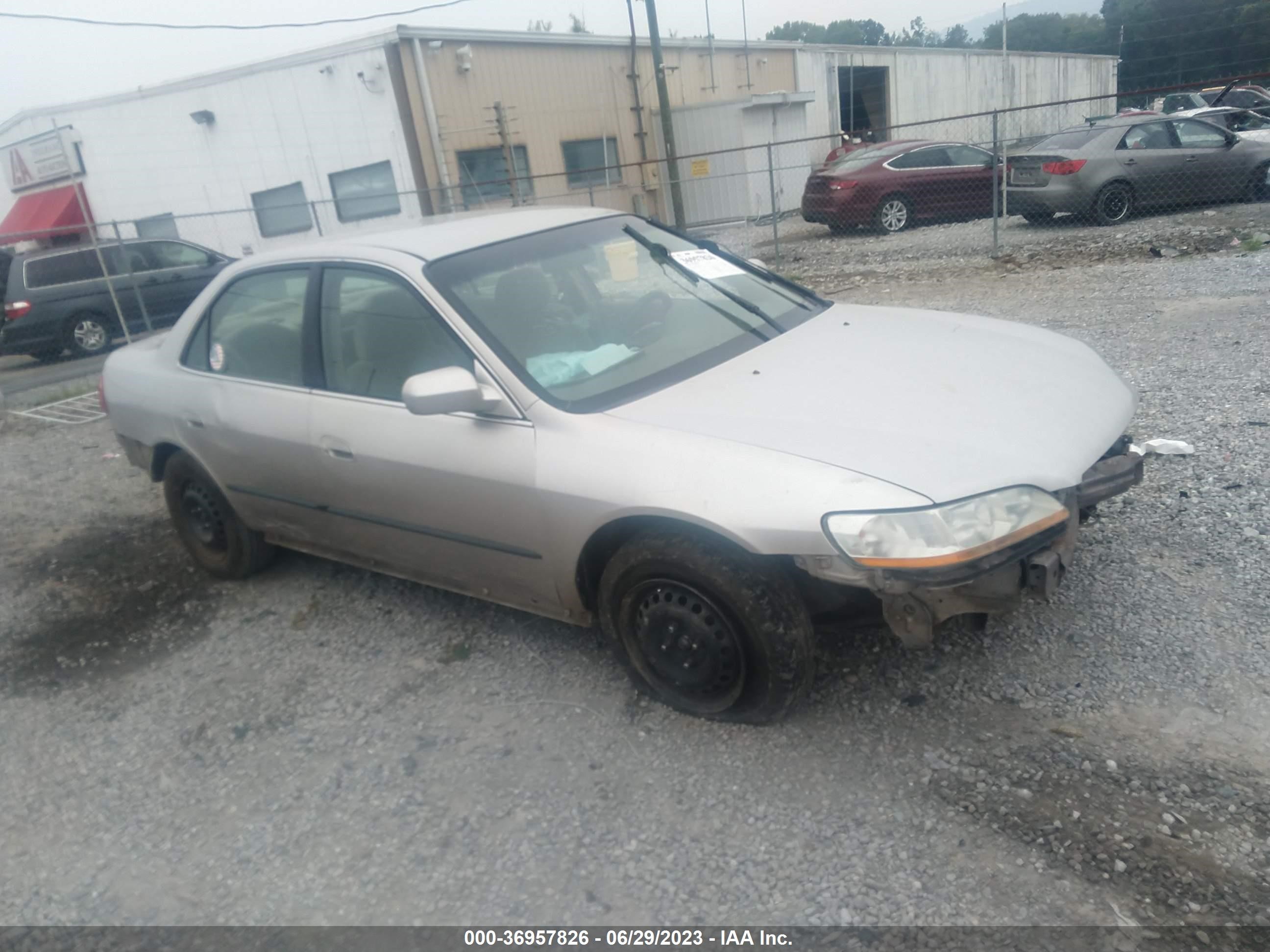 Photo 0 VIN: 1HGCG5649WA208611 - HONDA ACCORD 