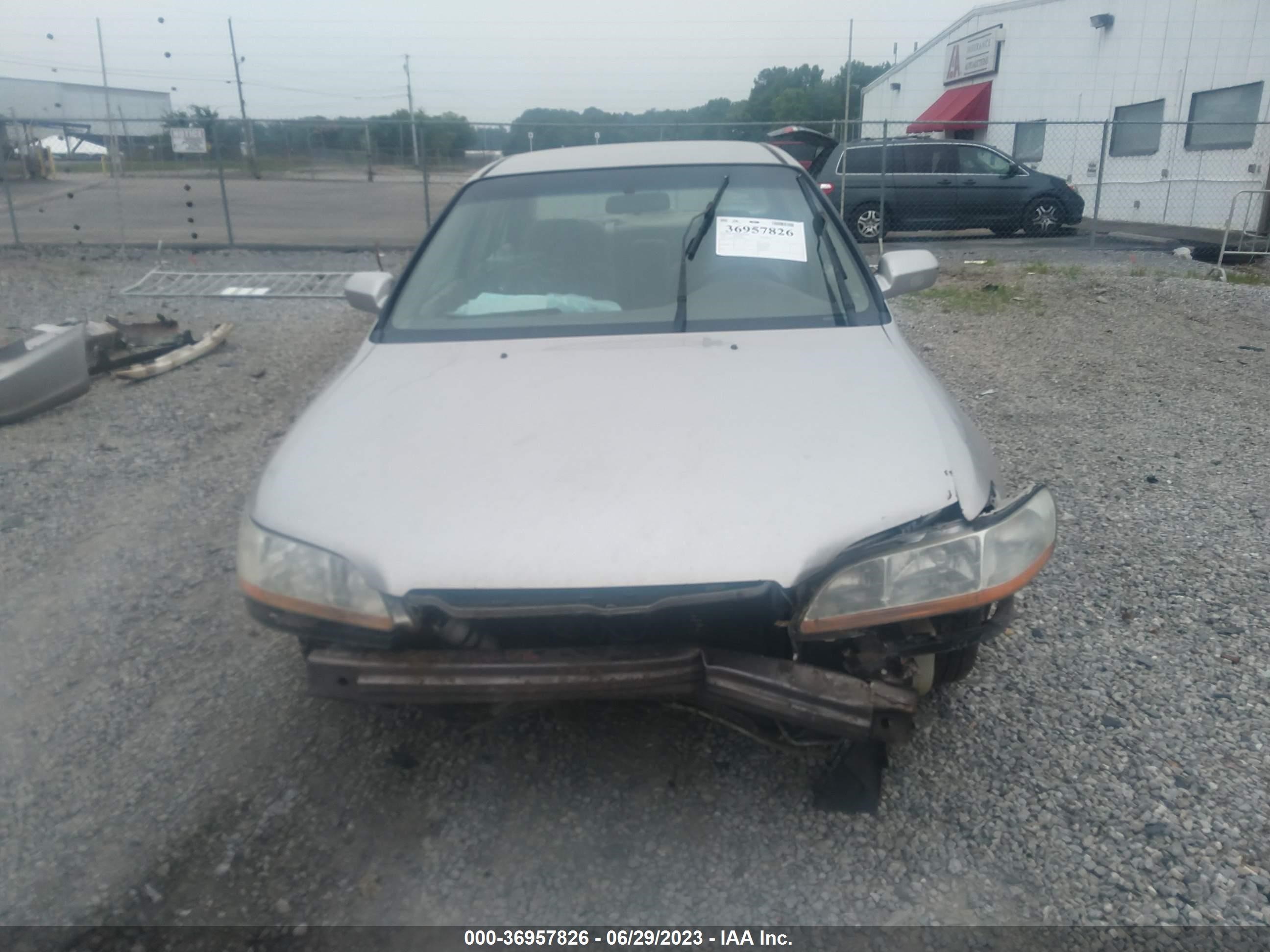 Photo 12 VIN: 1HGCG5649WA208611 - HONDA ACCORD 