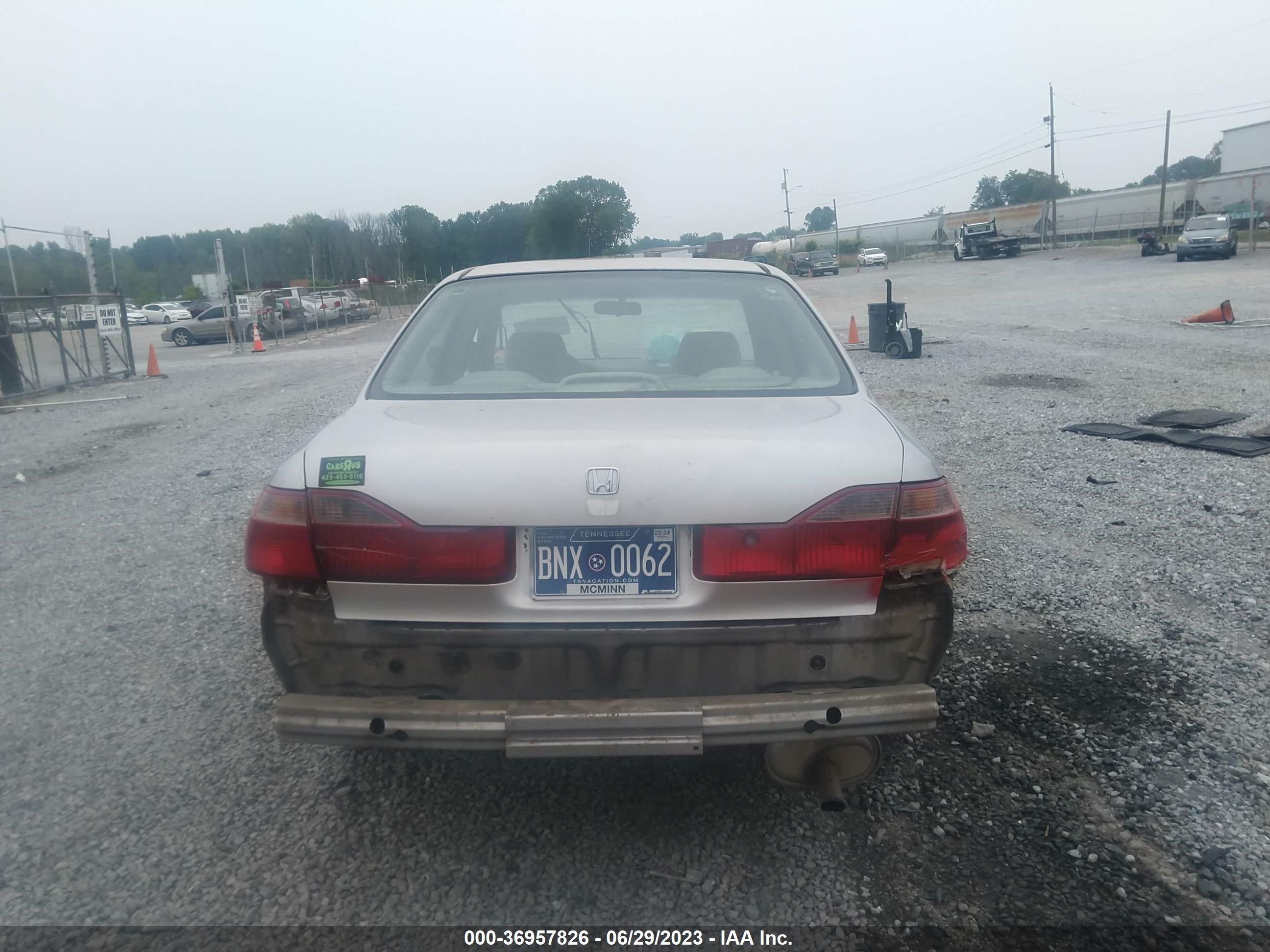 Photo 16 VIN: 1HGCG5649WA208611 - HONDA ACCORD 