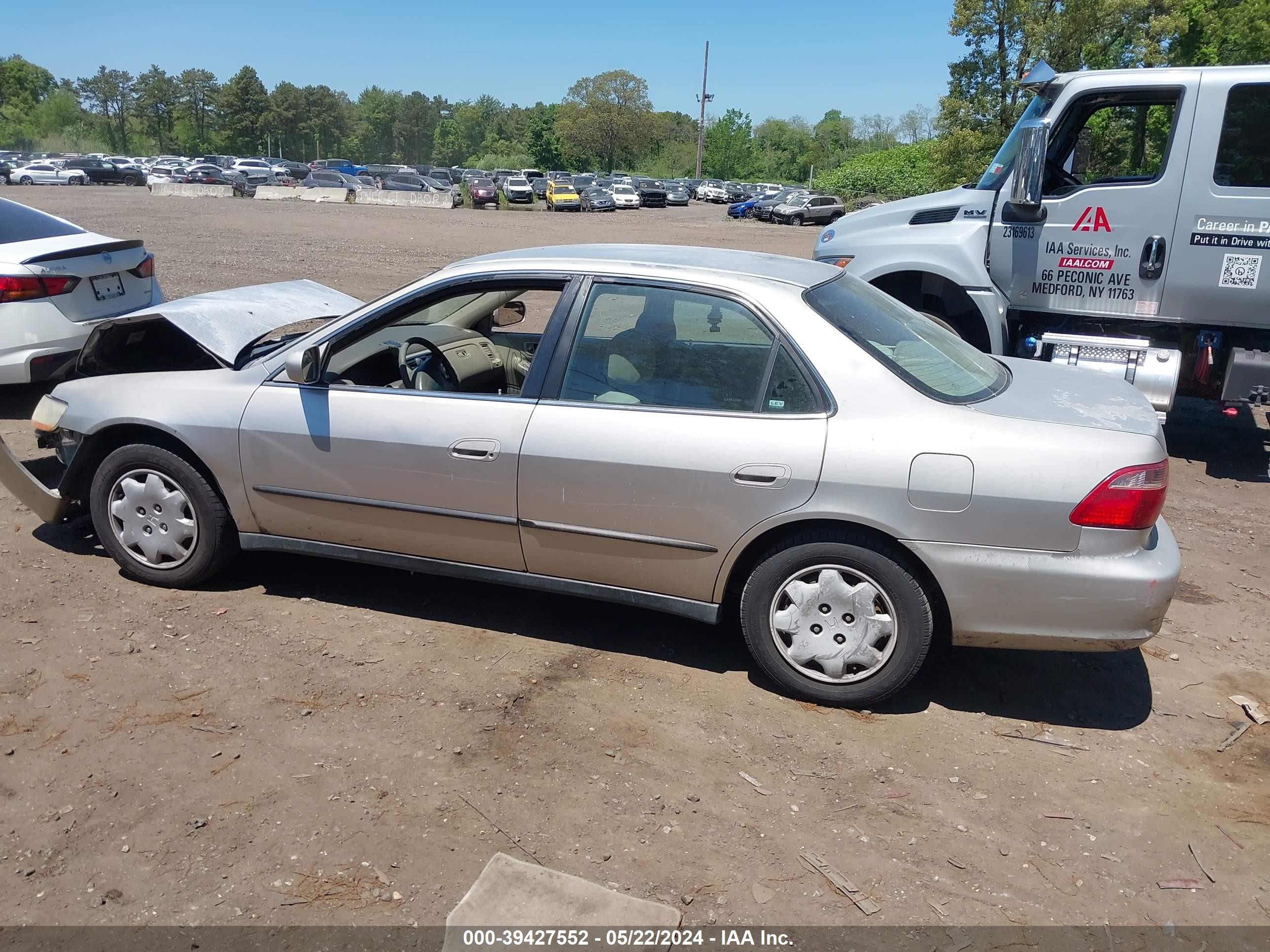 Photo 13 VIN: 1HGCG5649WA254326 - HONDA ACCORD 