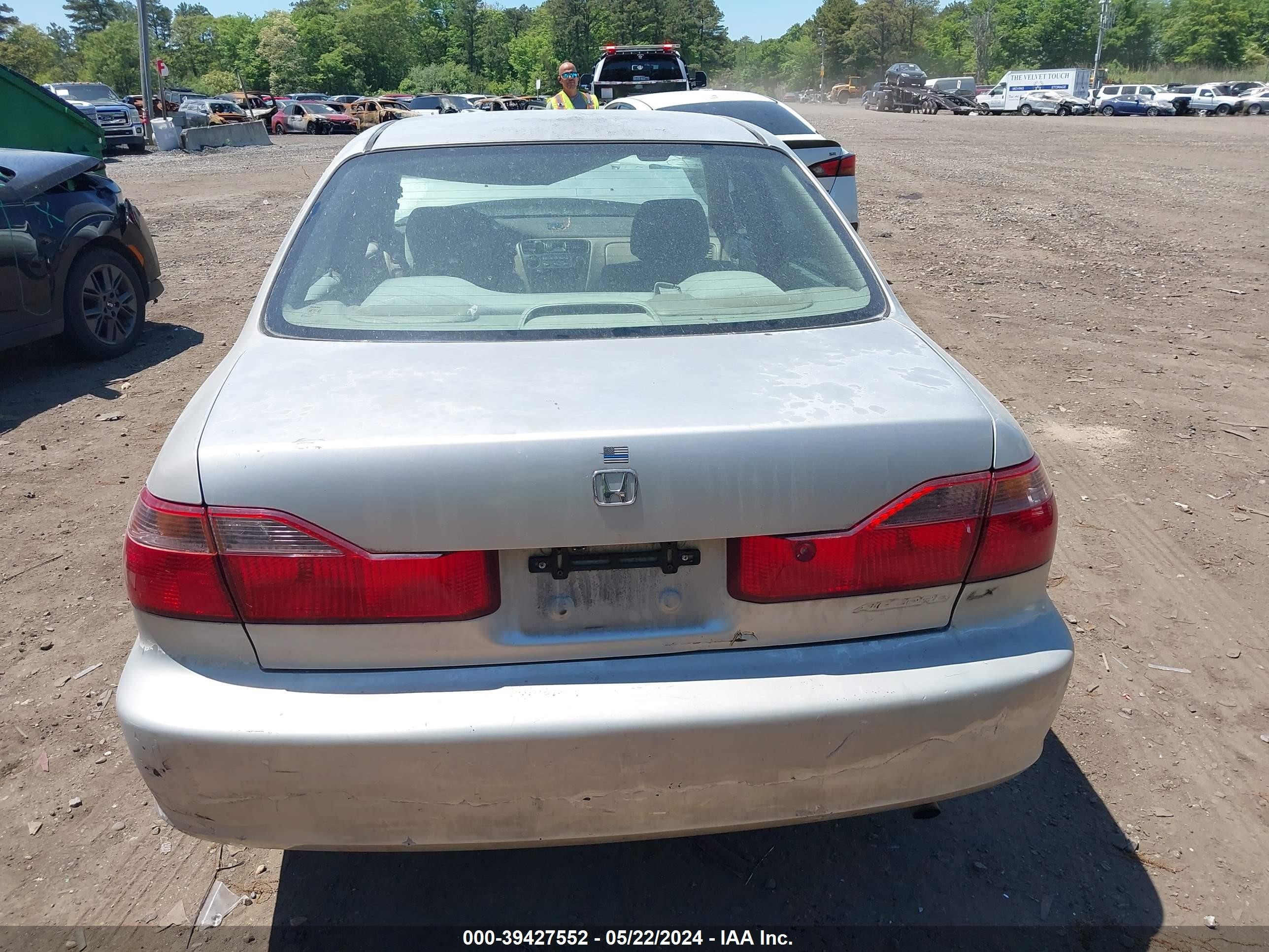 Photo 15 VIN: 1HGCG5649WA254326 - HONDA ACCORD 