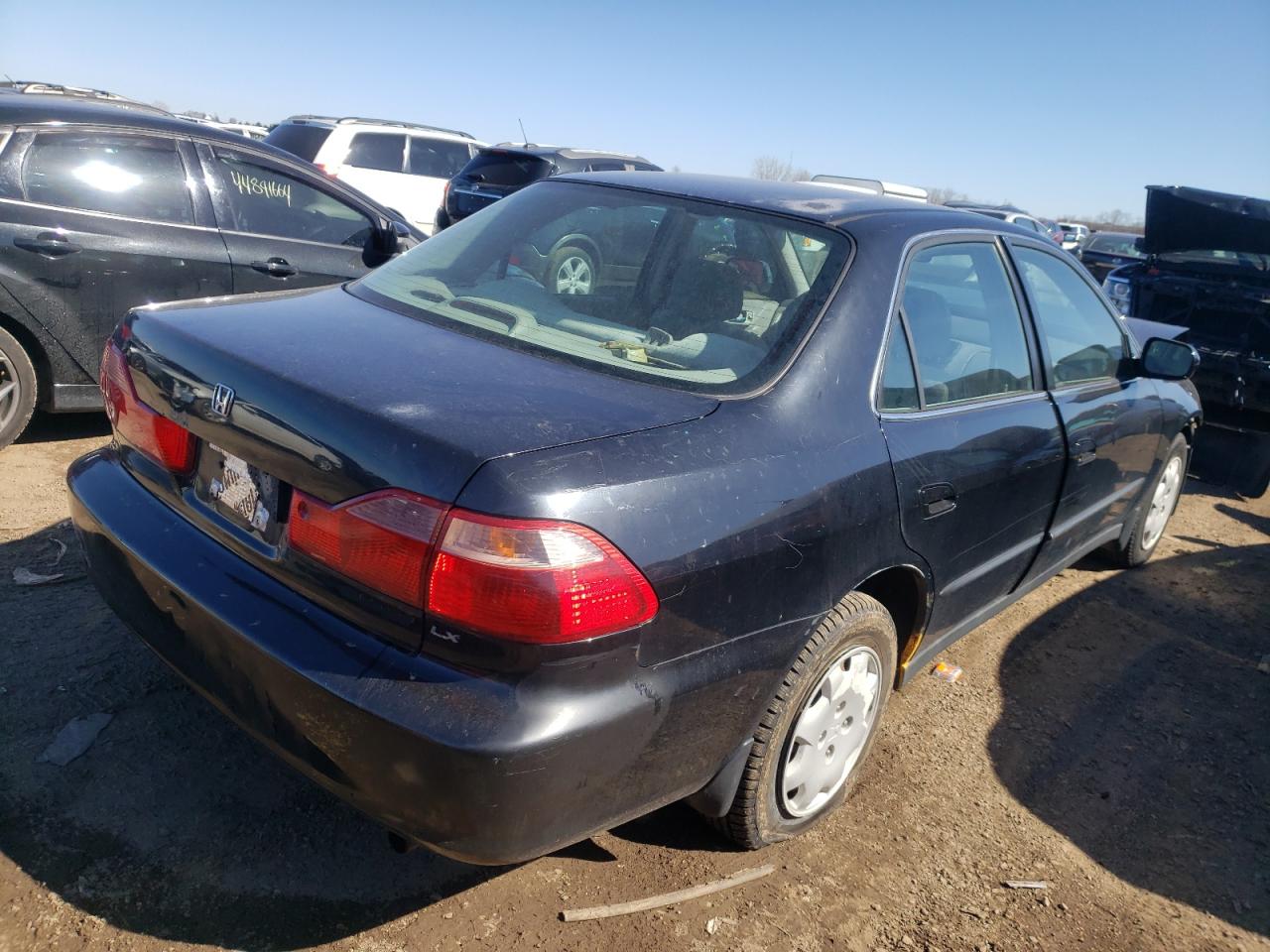 Photo 2 VIN: 1HGCG5649XA102516 - HONDA ACCORD 