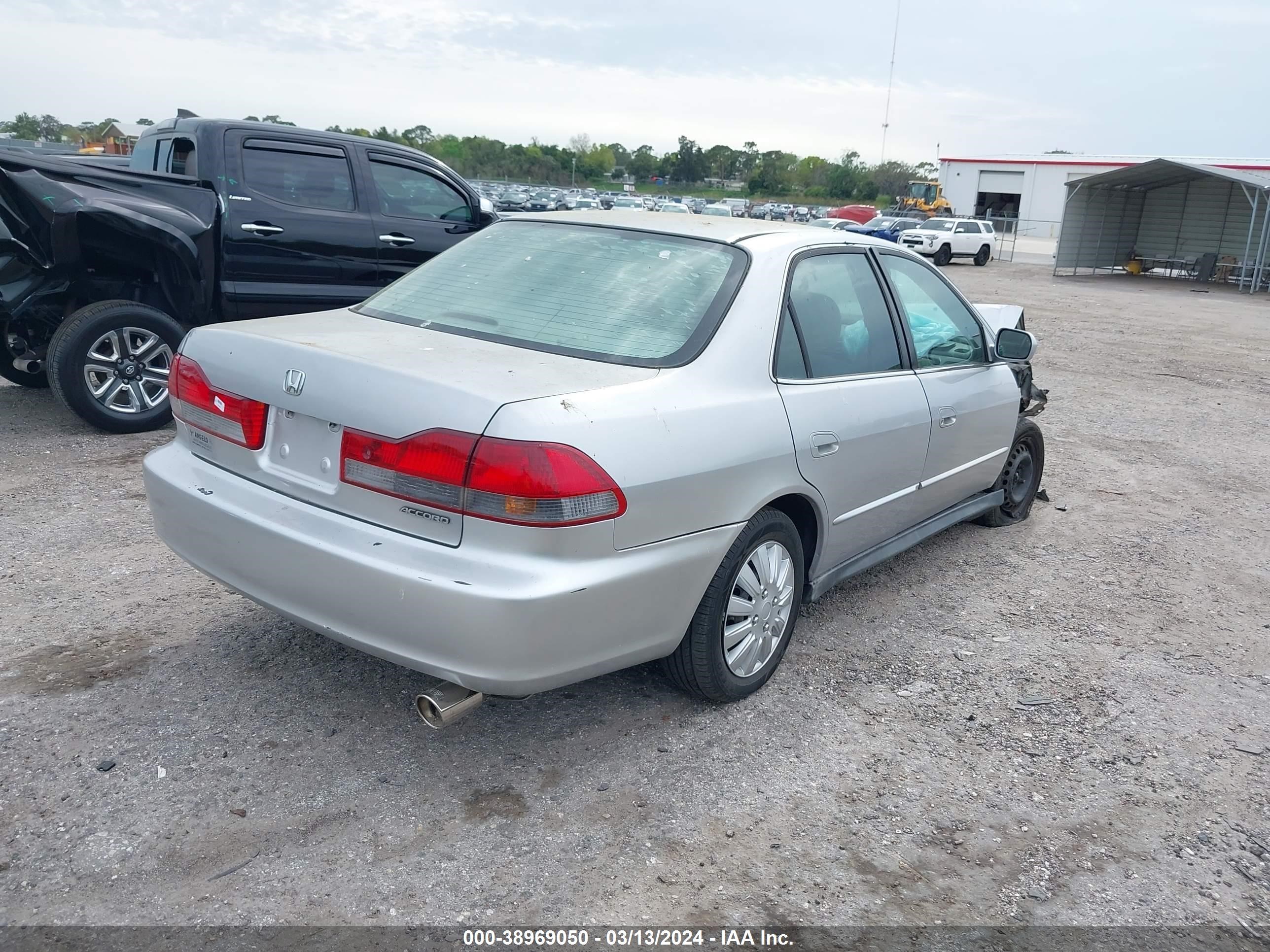 Photo 3 VIN: 1HGCG564X2A142211 - HONDA ACCORD 