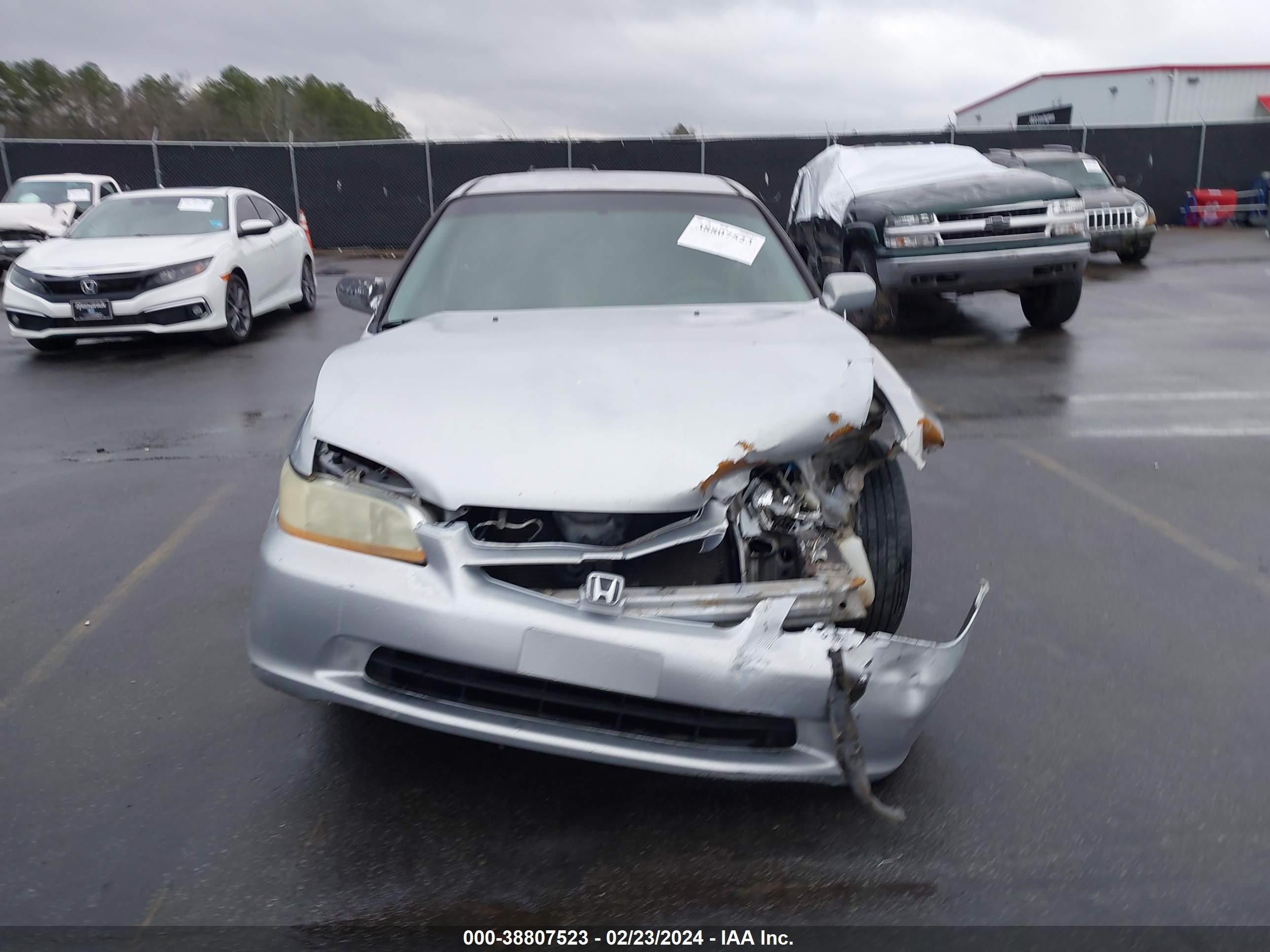 Photo 11 VIN: 1HGCG564XWA183878 - HONDA ACCORD 