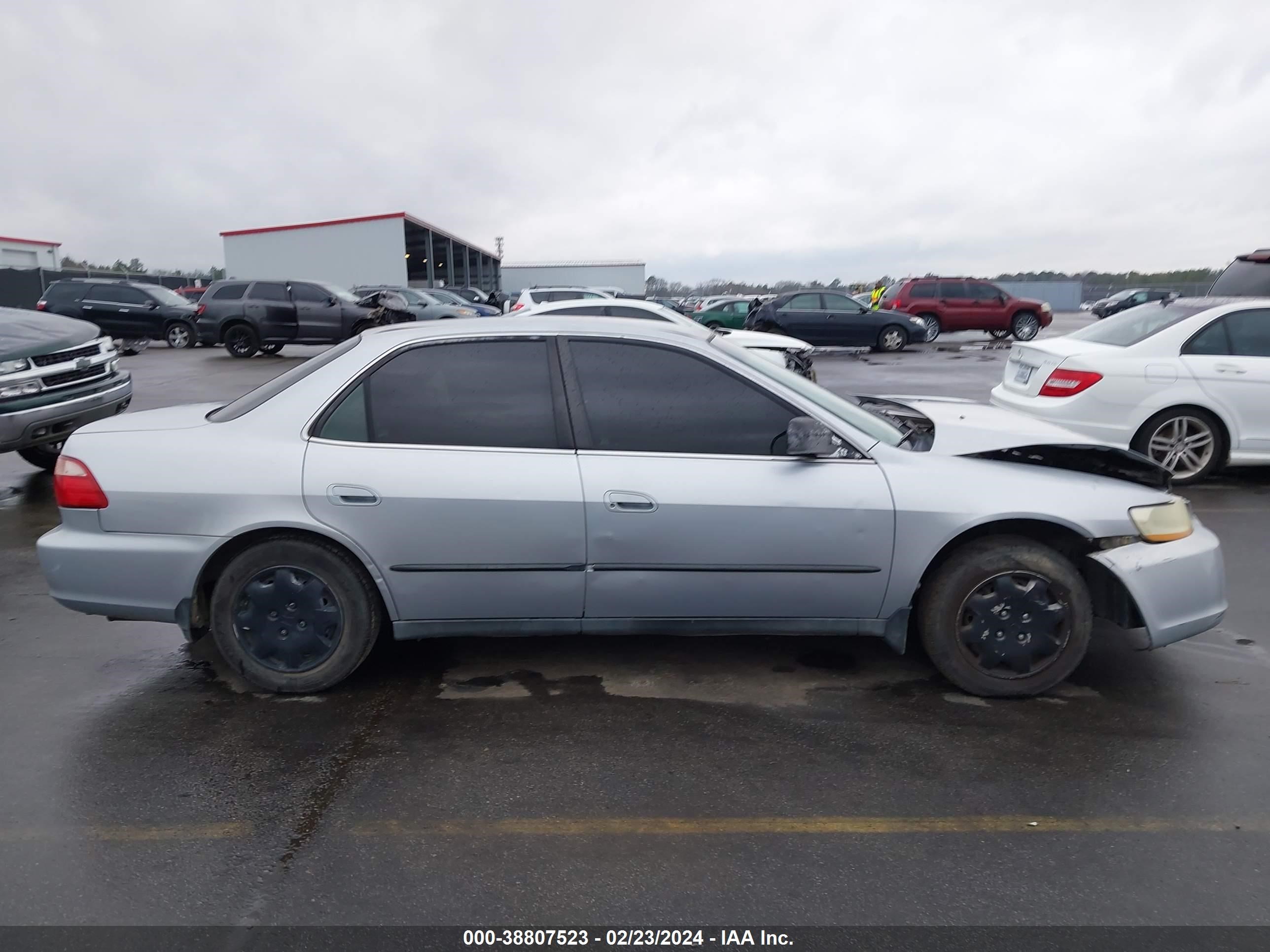 Photo 12 VIN: 1HGCG564XWA183878 - HONDA ACCORD 