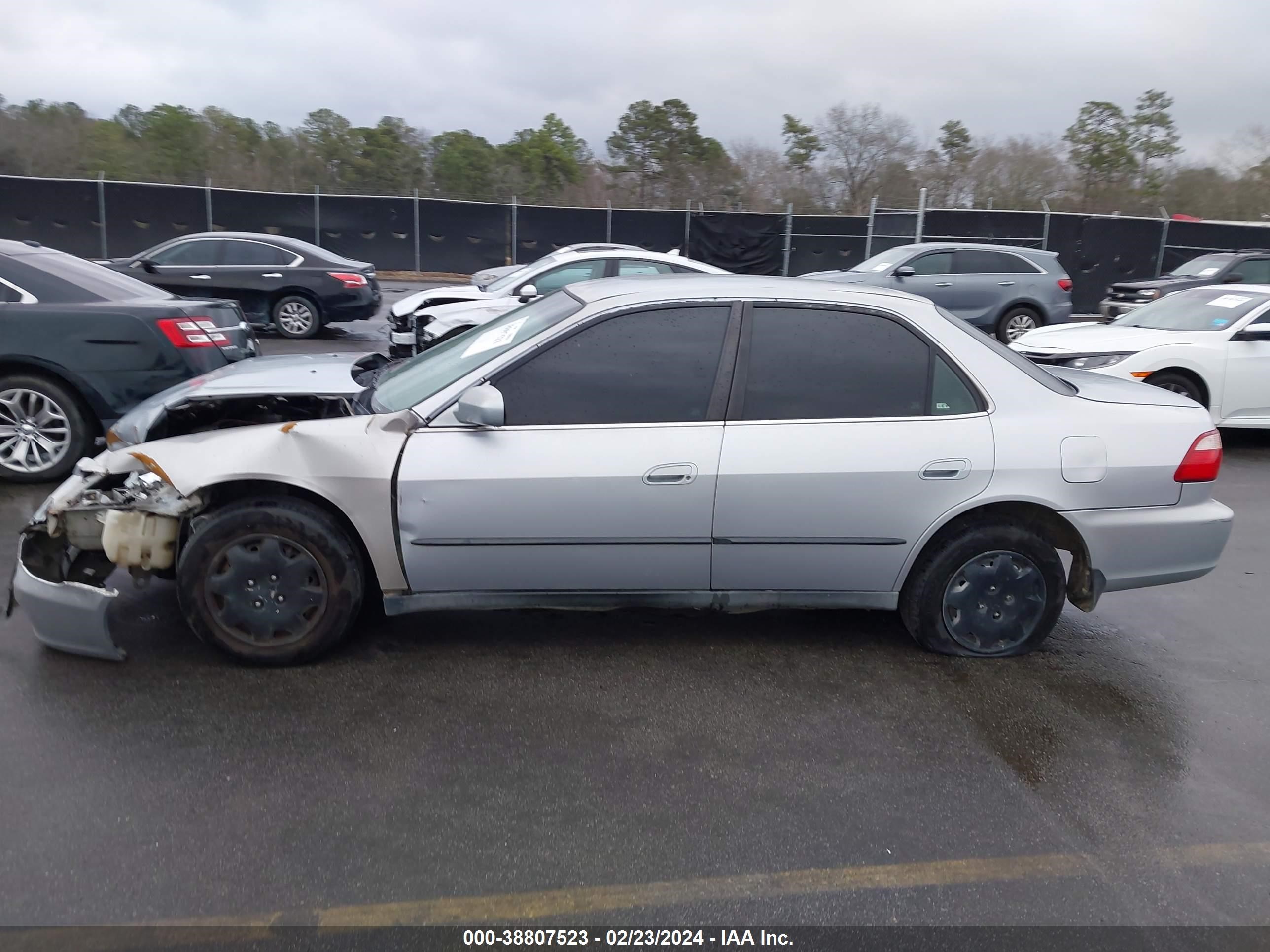 Photo 13 VIN: 1HGCG564XWA183878 - HONDA ACCORD 