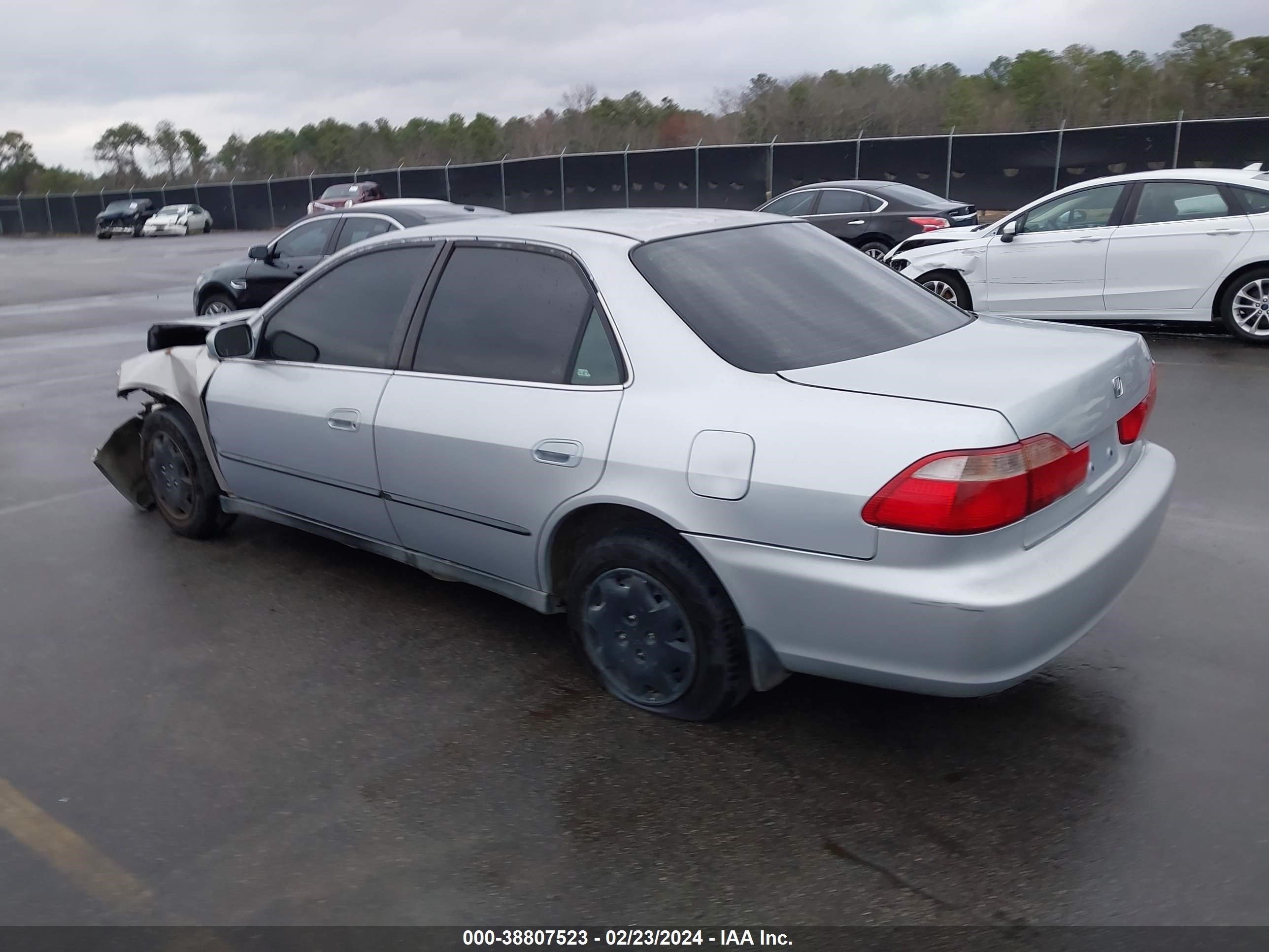 Photo 2 VIN: 1HGCG564XWA183878 - HONDA ACCORD 