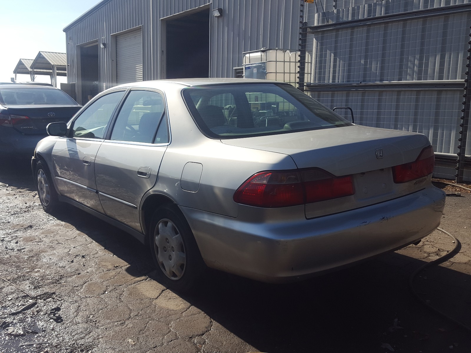 Photo 2 VIN: 1HGCG564XWA194864 - HONDA ACCORD LX 