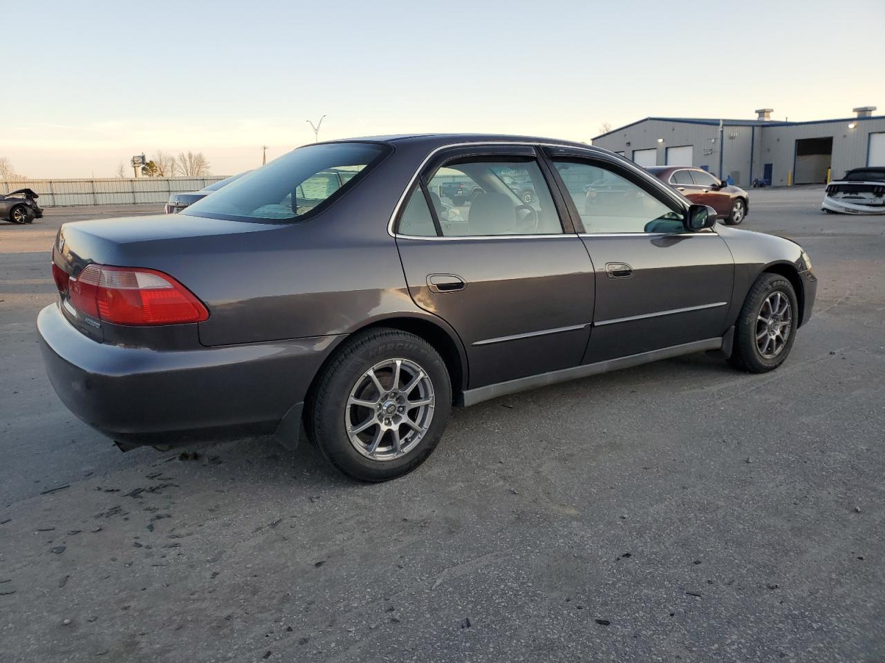 Photo 2 VIN: 1HGCG564XWA259714 - HONDA ACCORD 