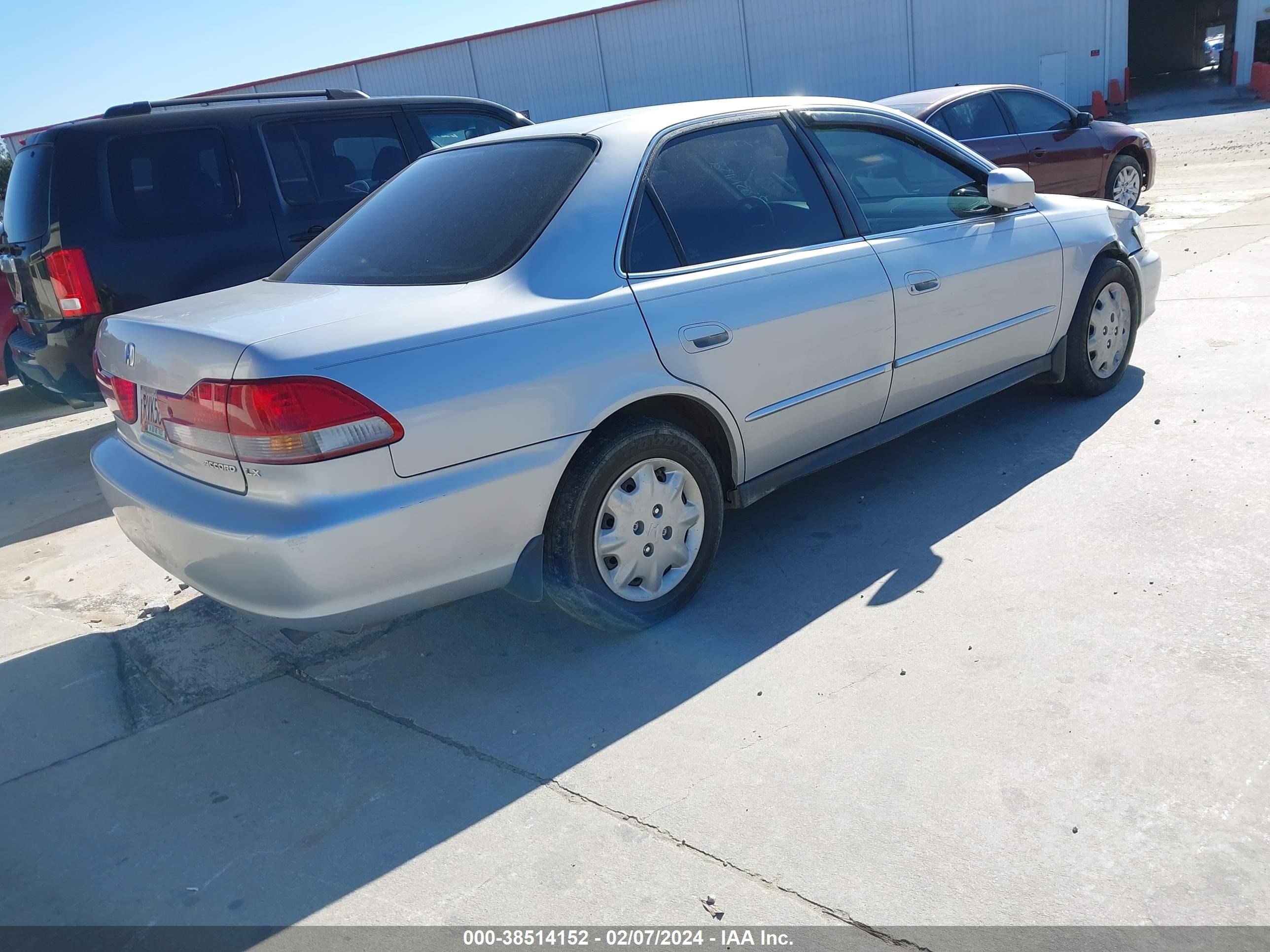 Photo 3 VIN: 1HGCG56502A071755 - HONDA ACCORD 