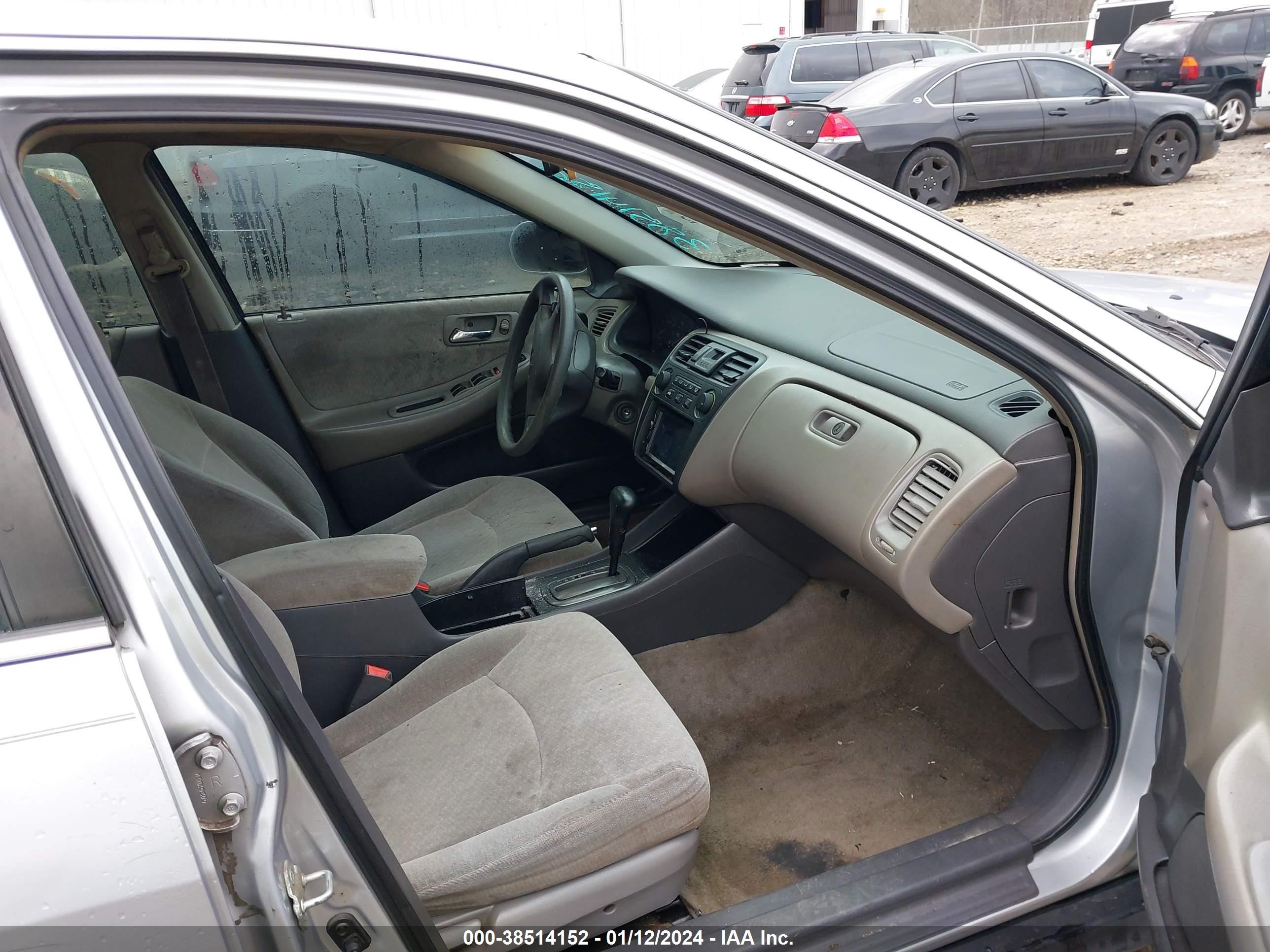 Photo 4 VIN: 1HGCG56502A071755 - HONDA ACCORD 