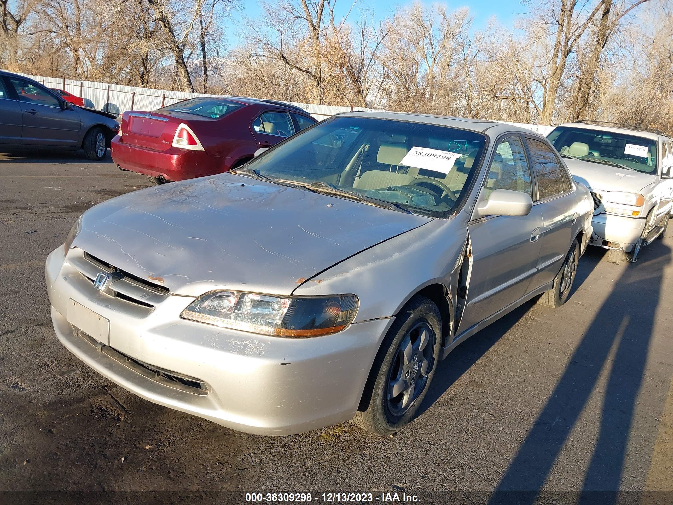 Photo 1 VIN: 1HGCG5652WA155002 - HONDA ACCORD 