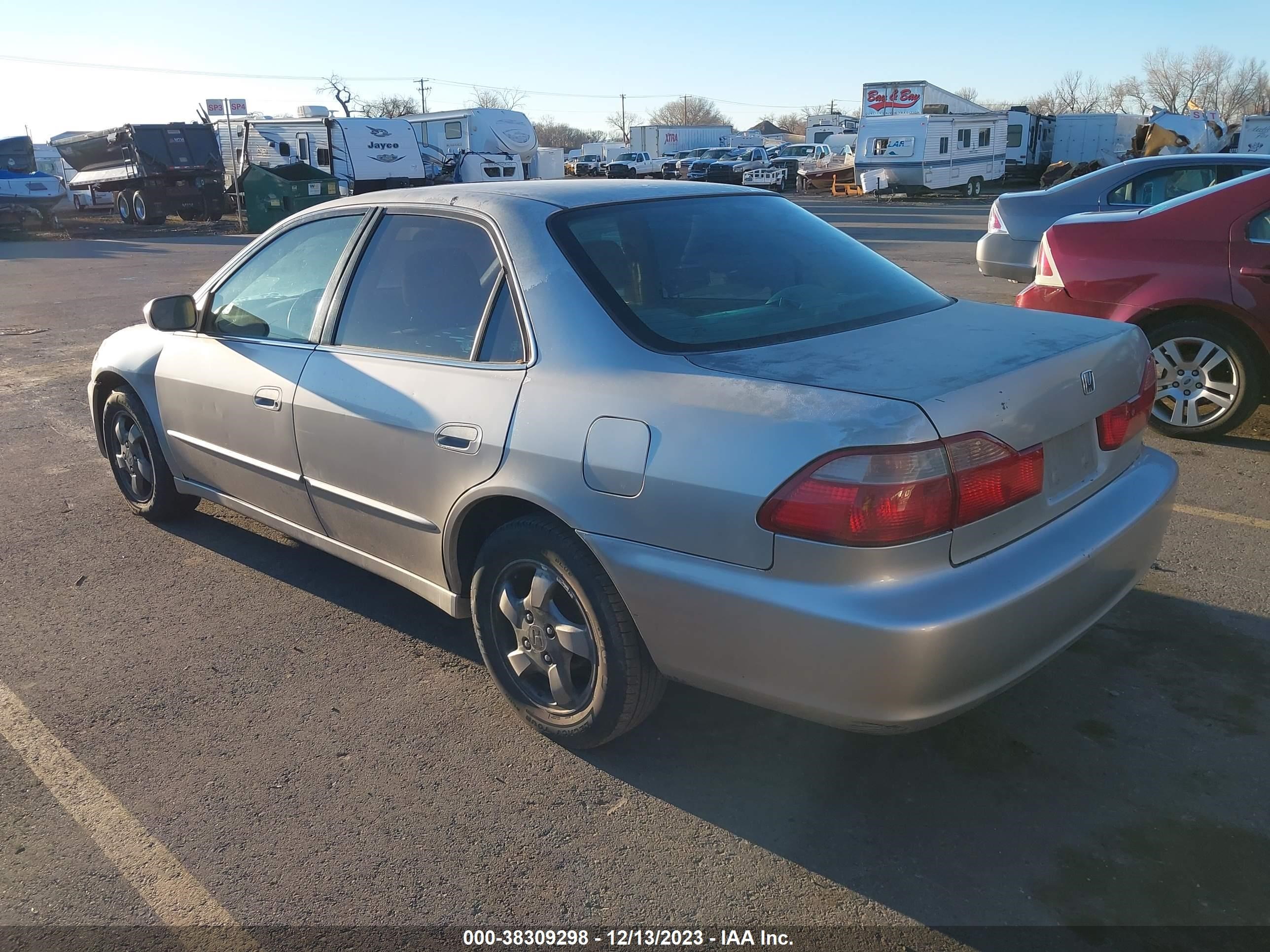 Photo 2 VIN: 1HGCG5652WA155002 - HONDA ACCORD 