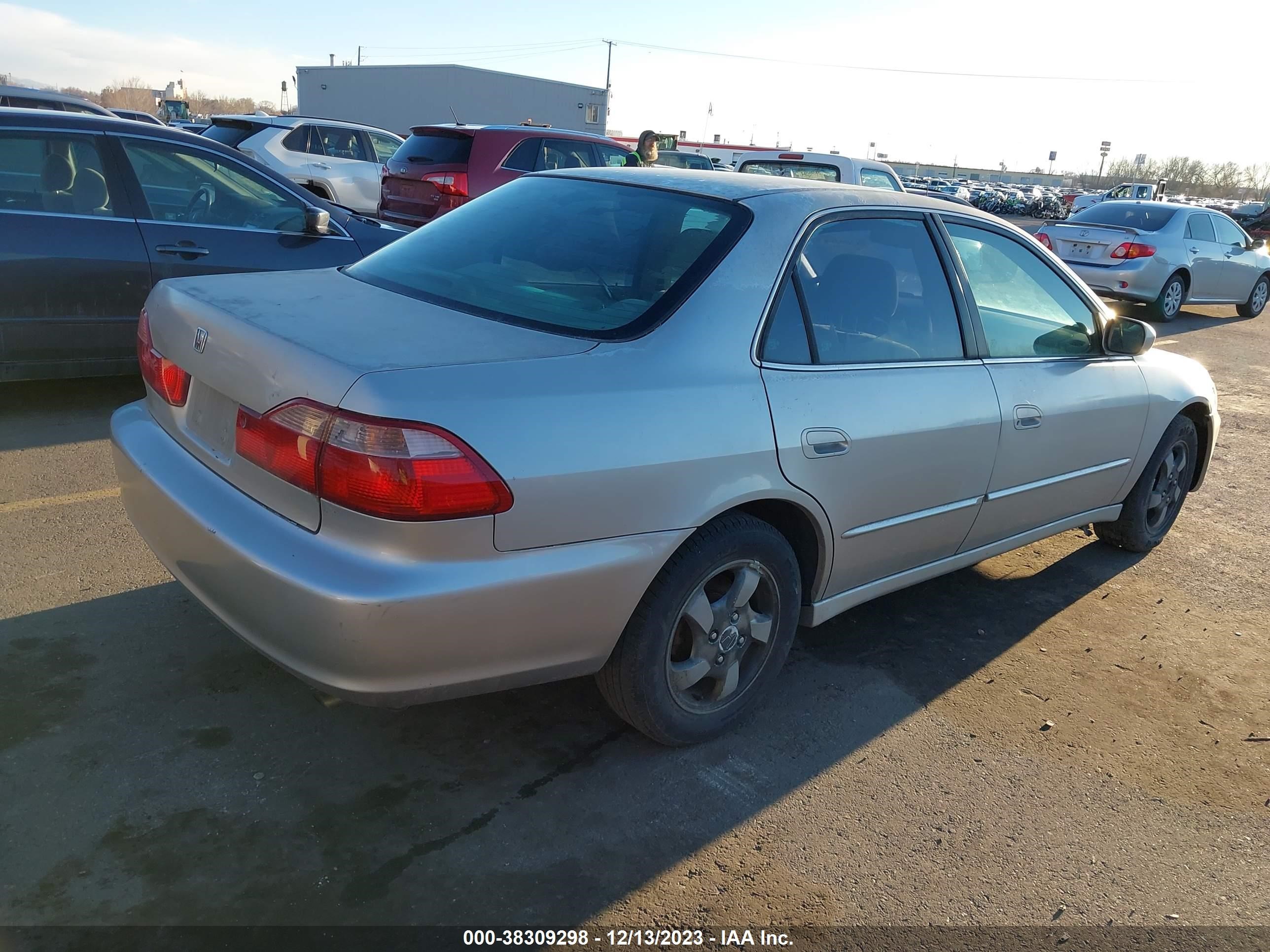 Photo 3 VIN: 1HGCG5652WA155002 - HONDA ACCORD 